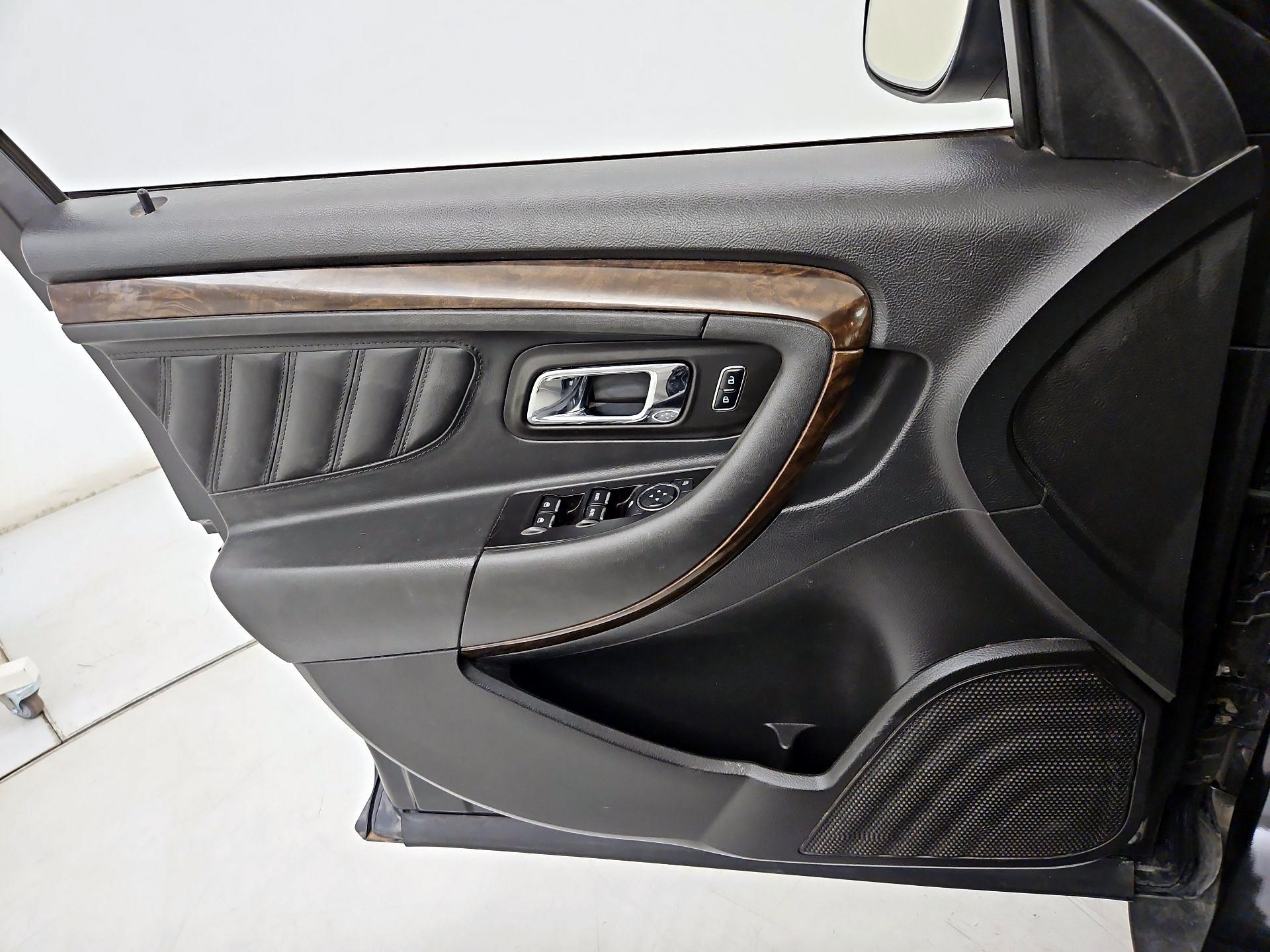 Thumbnail: 2013 Ford Taurus - 12