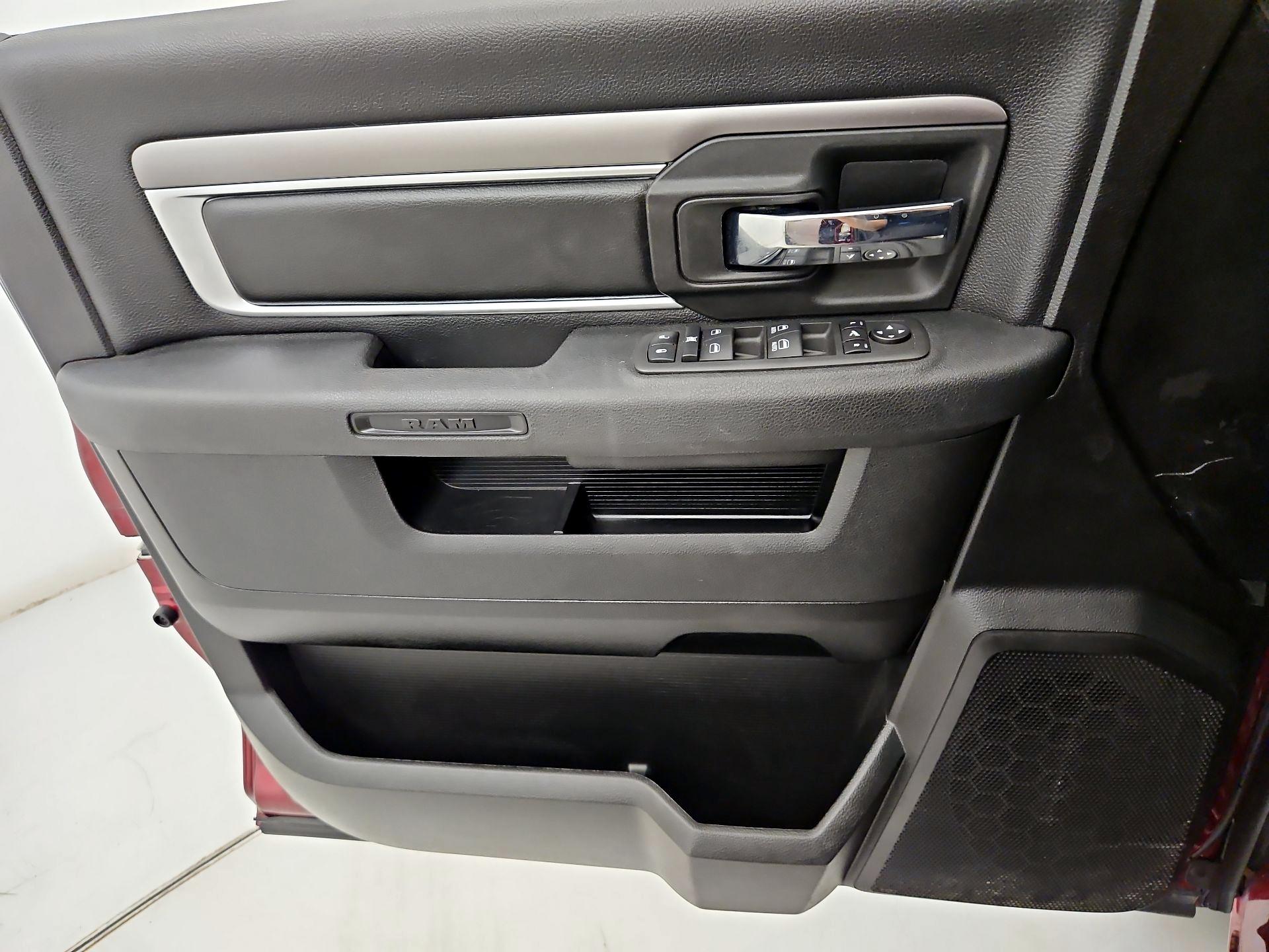 Thumbnail: 2022 RAM 1500 Classic - 12