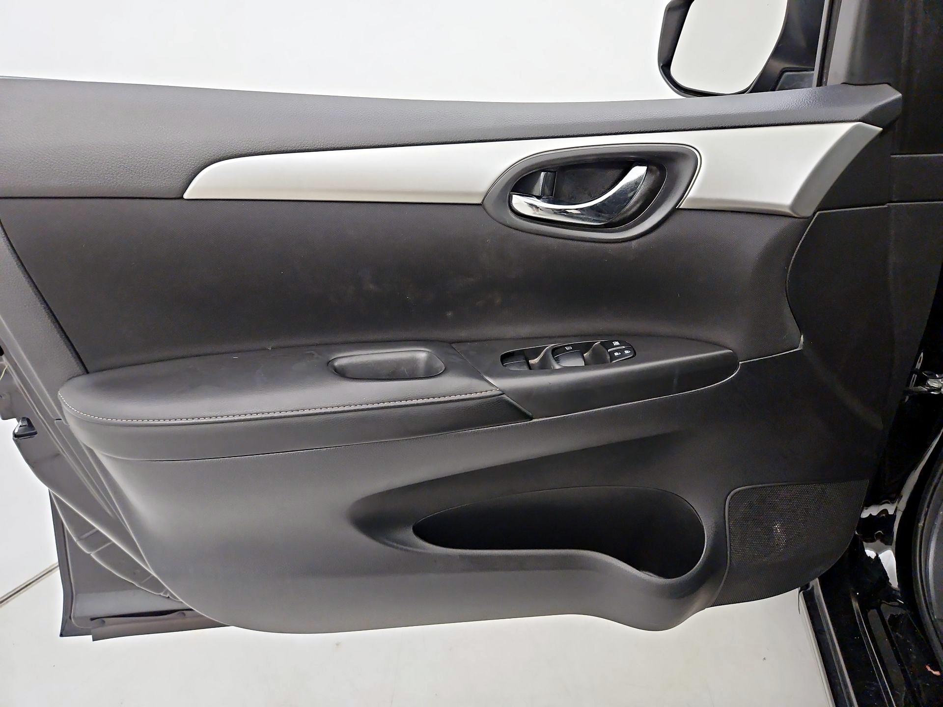 Thumbnail: 2019 Nissan Sentra - 12