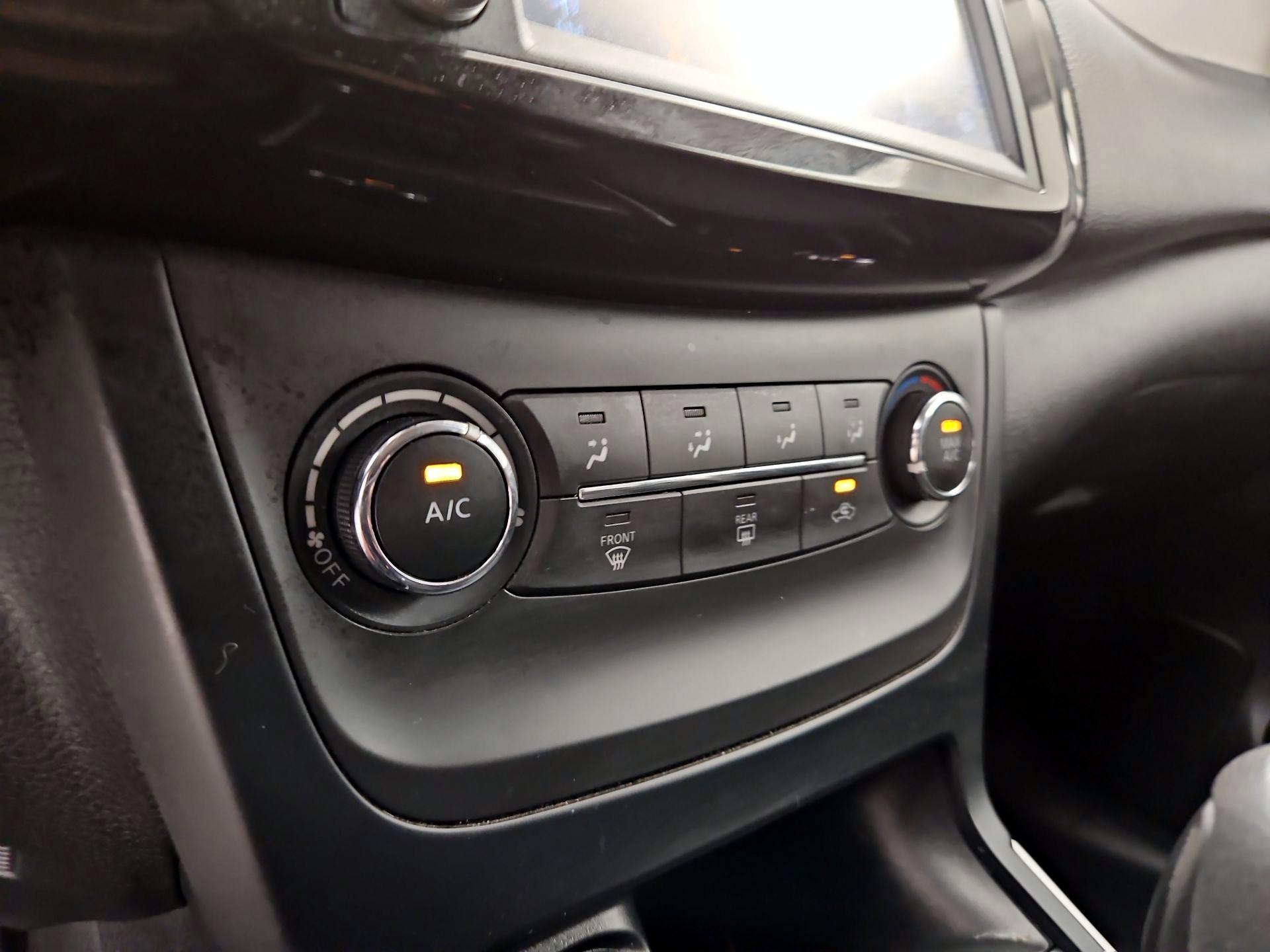 Thumbnail: 2019 Nissan Sentra - 16