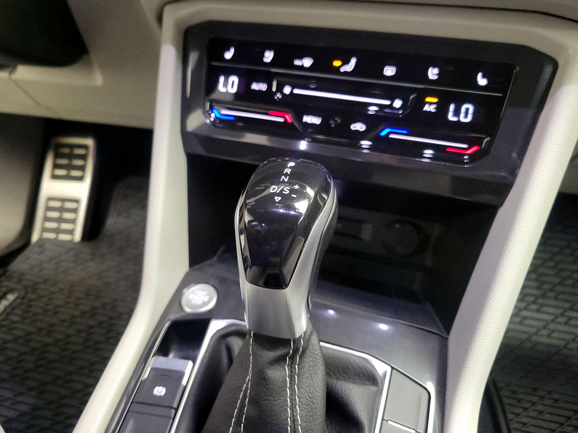 Thumbnail: 2022 Volkswagen Tiguan - 18