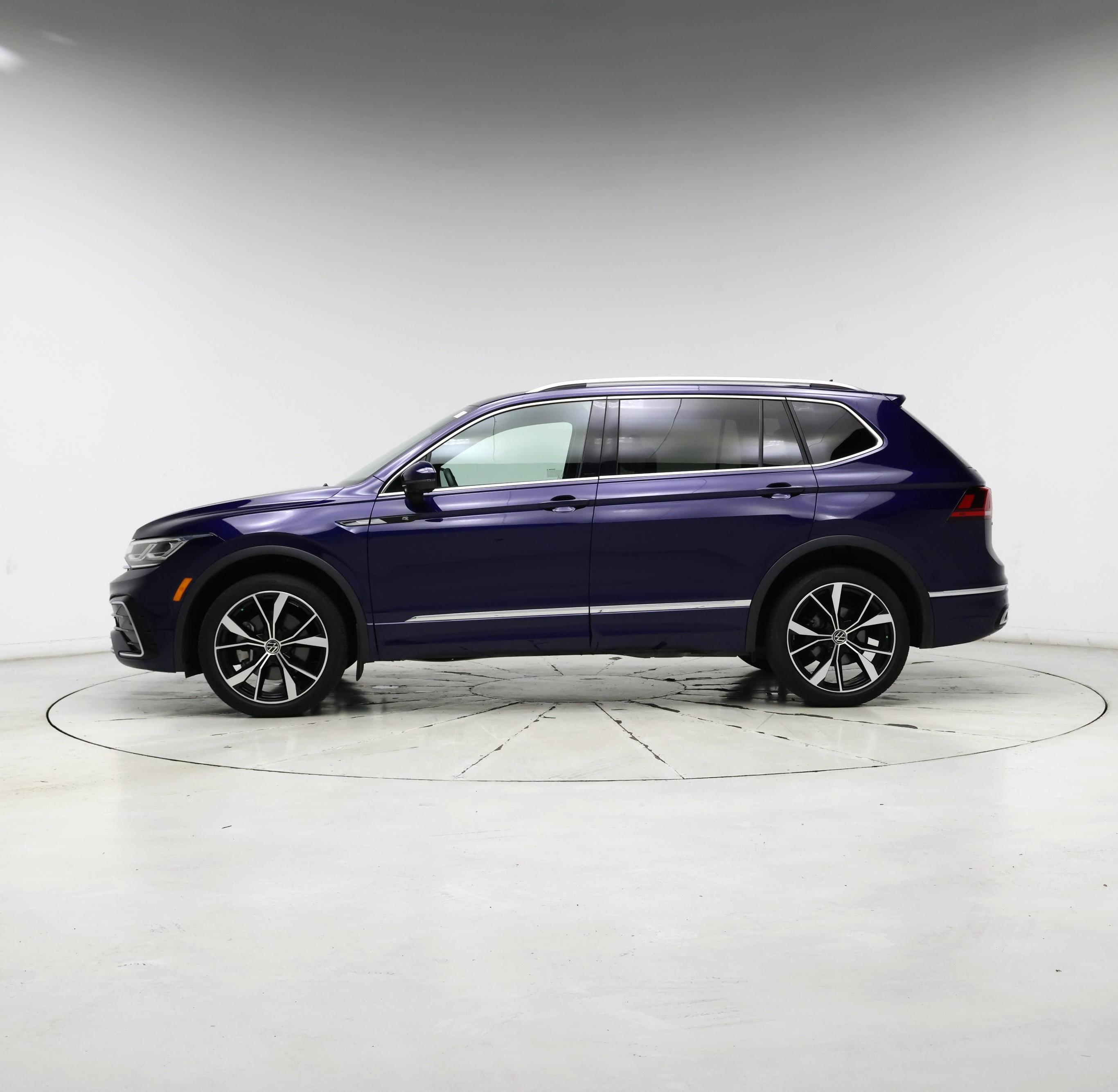 Thumbnail: 2022 Volkswagen Tiguan - 3