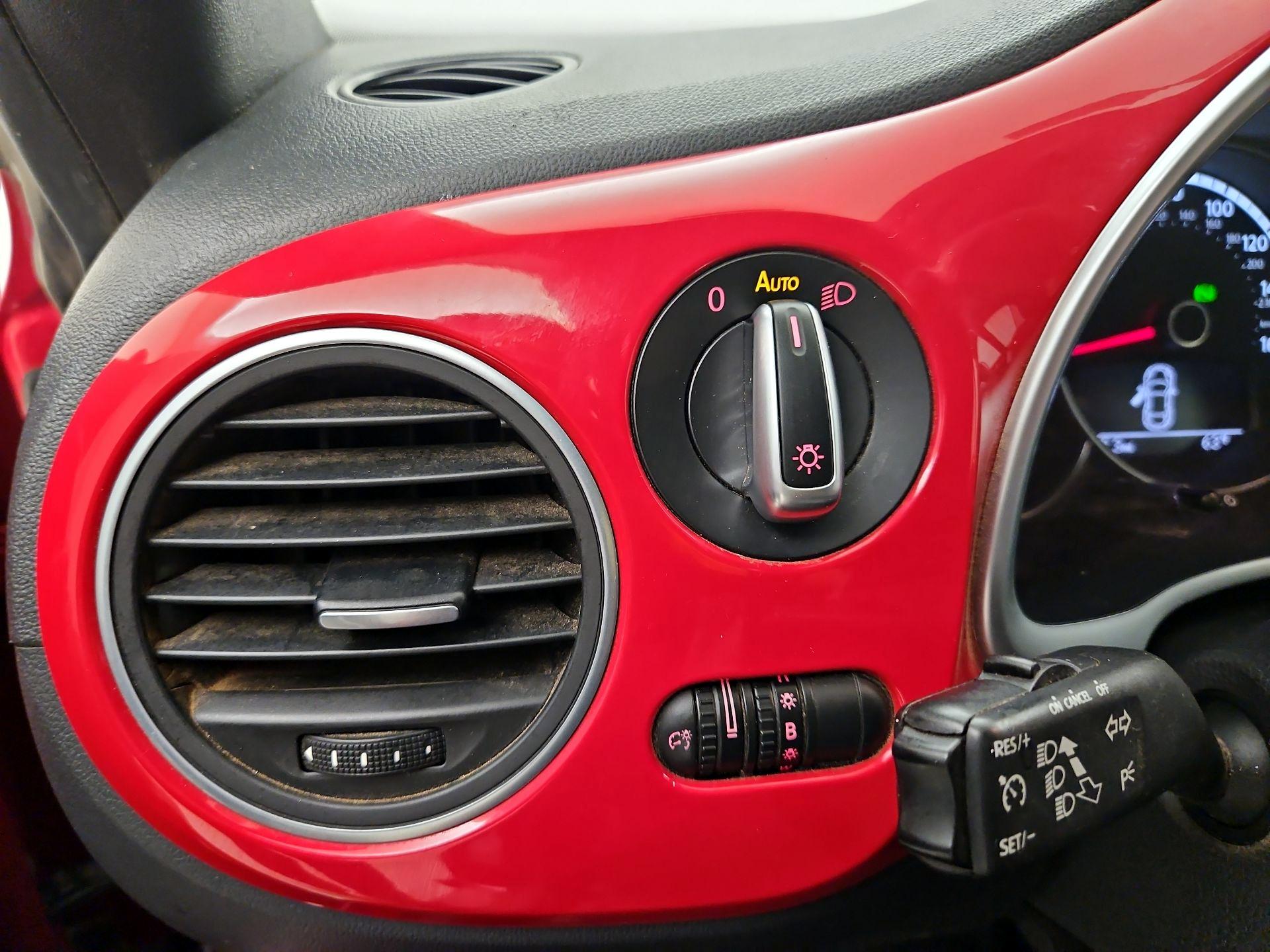 Thumbnail: 2016 Volkswagen Beetle - 13