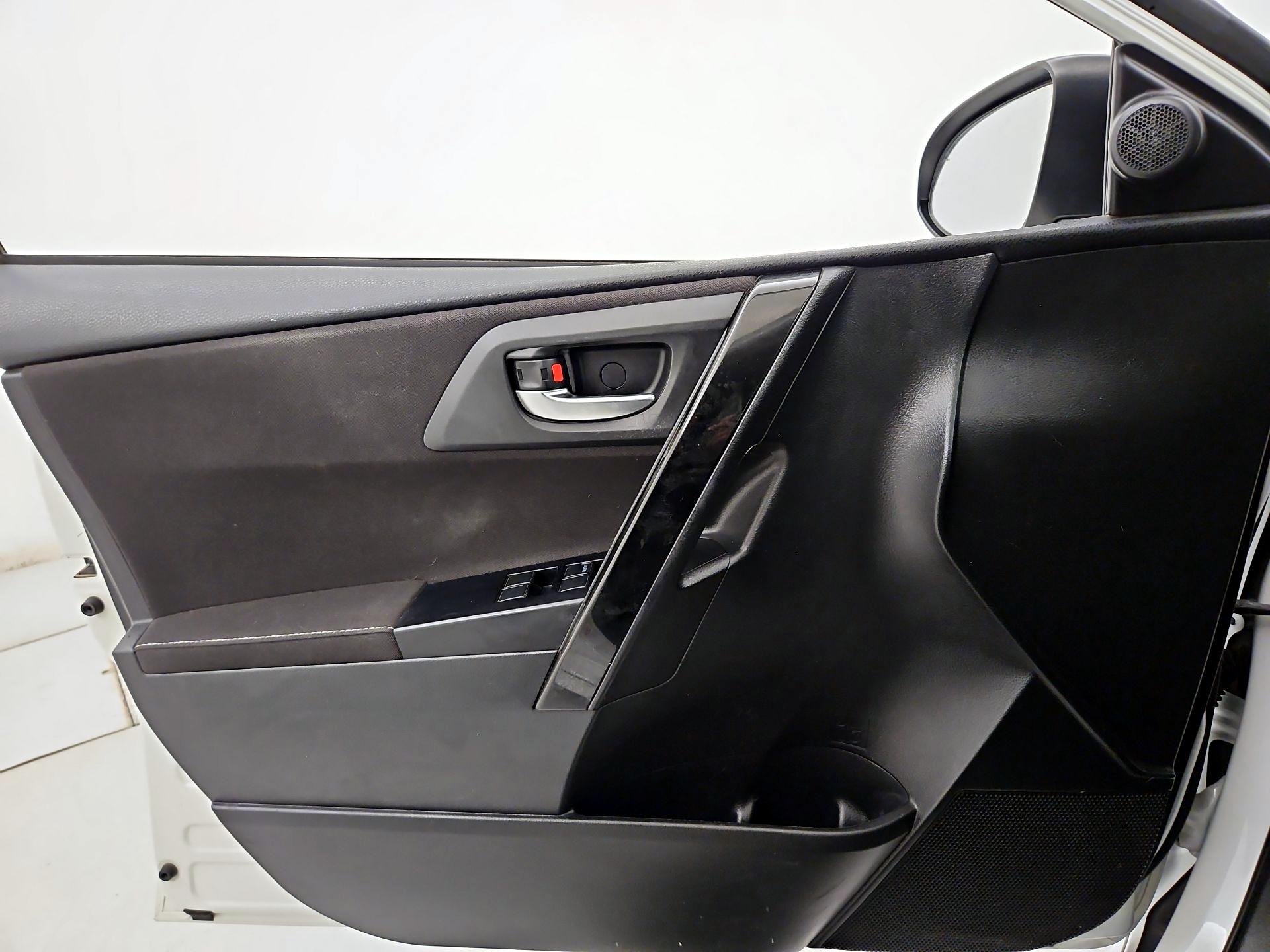 Thumbnail: 2017 Toyota Corolla iM - 12
