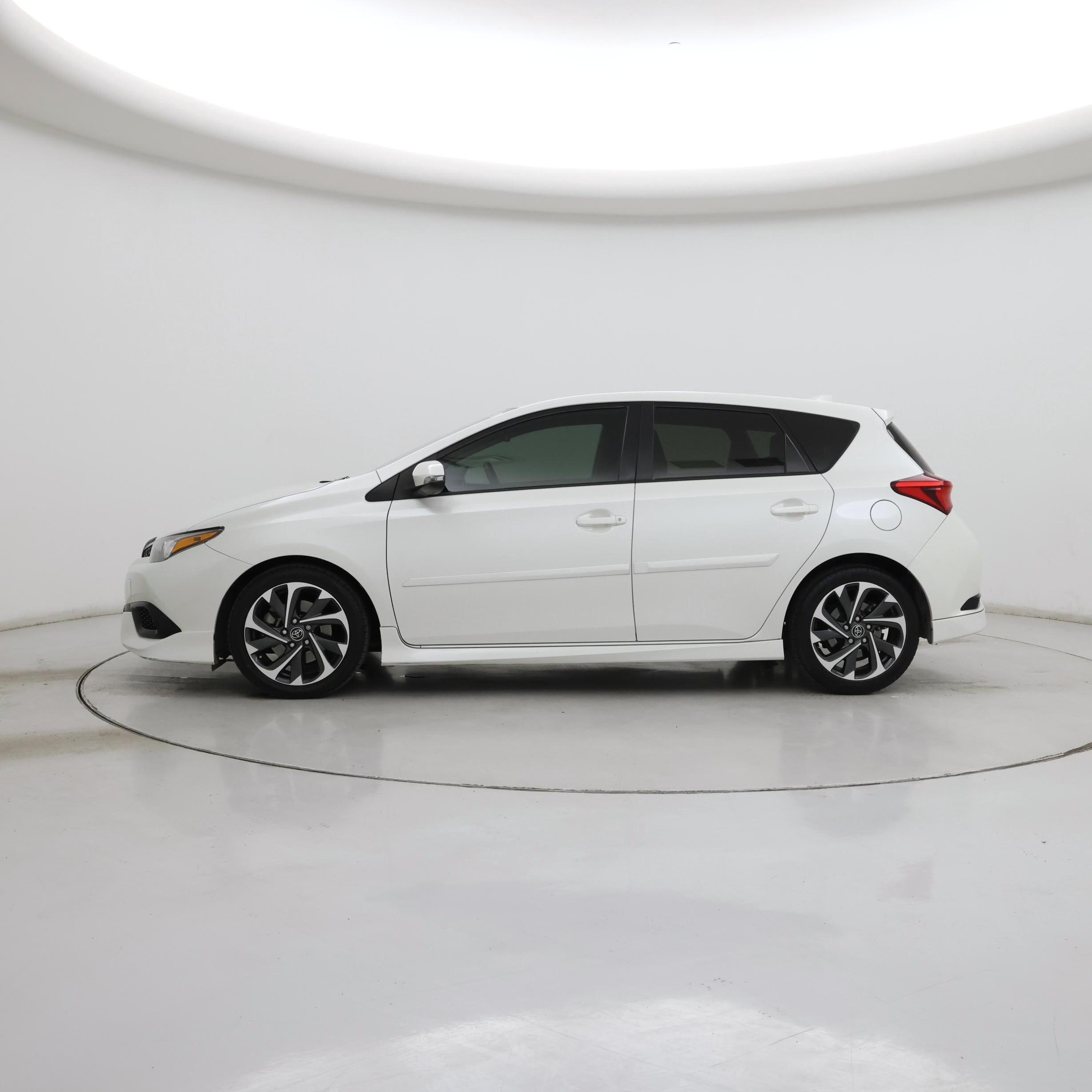 Thumbnail: 2017 Toyota Corolla iM - 3