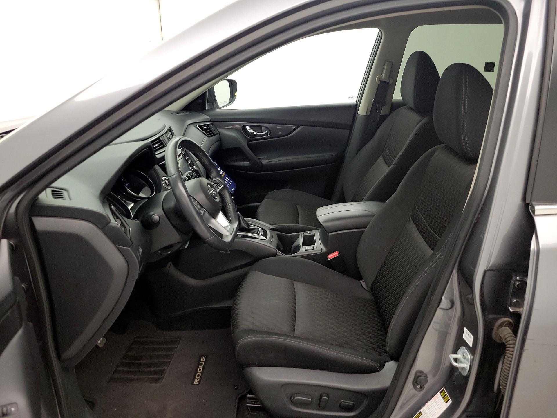 Thumbnail: 2017 Nissan Rogue - 11