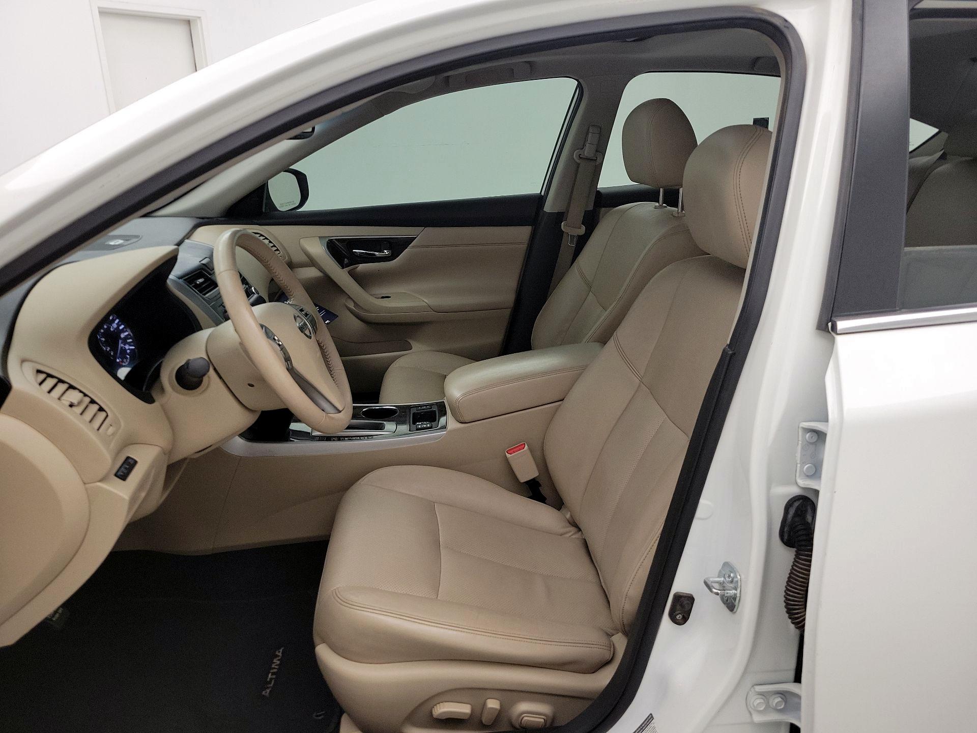 Thumbnail: 2015 Nissan Altima - 11