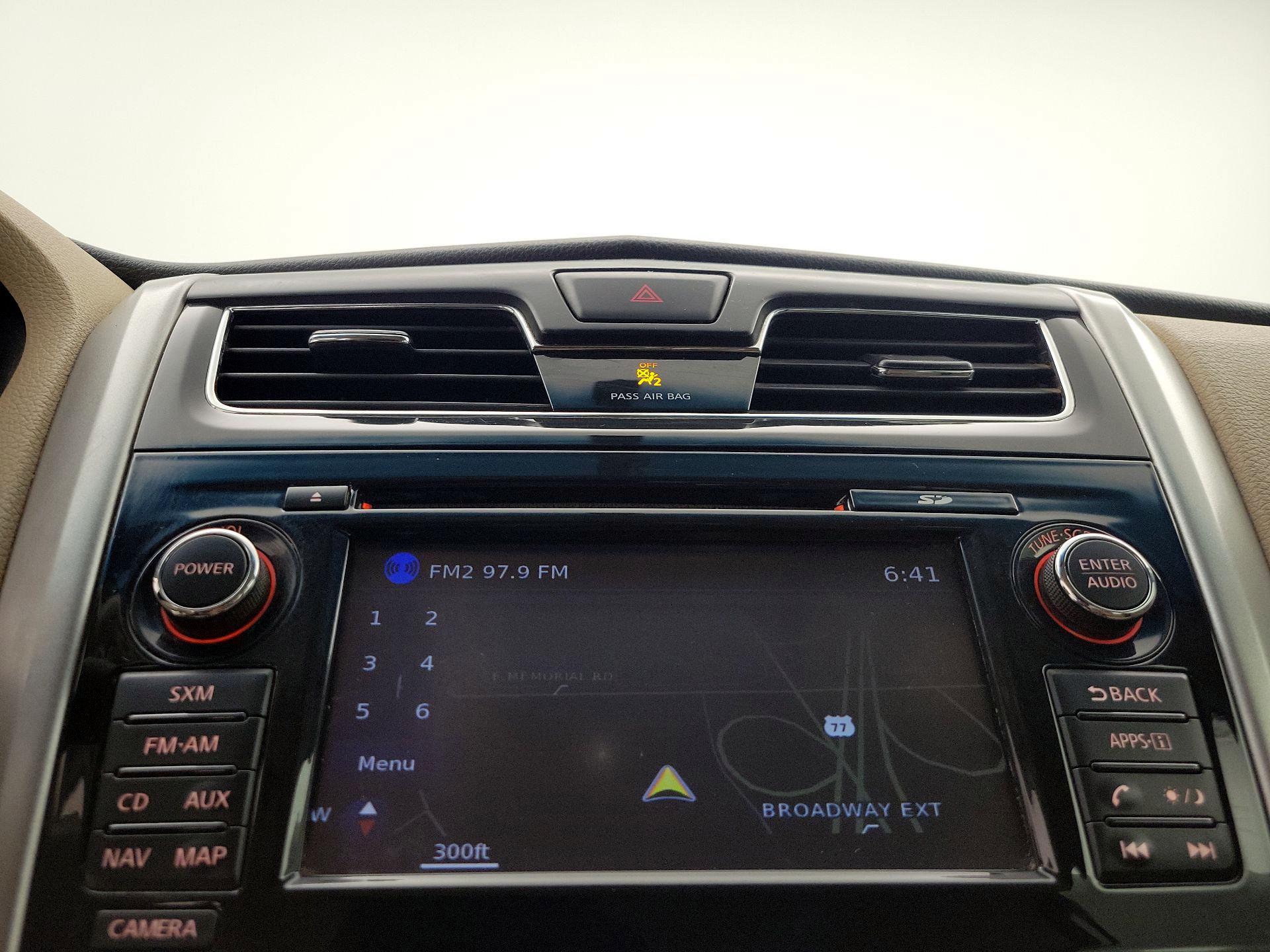 Thumbnail: 2015 Nissan Altima - 14
