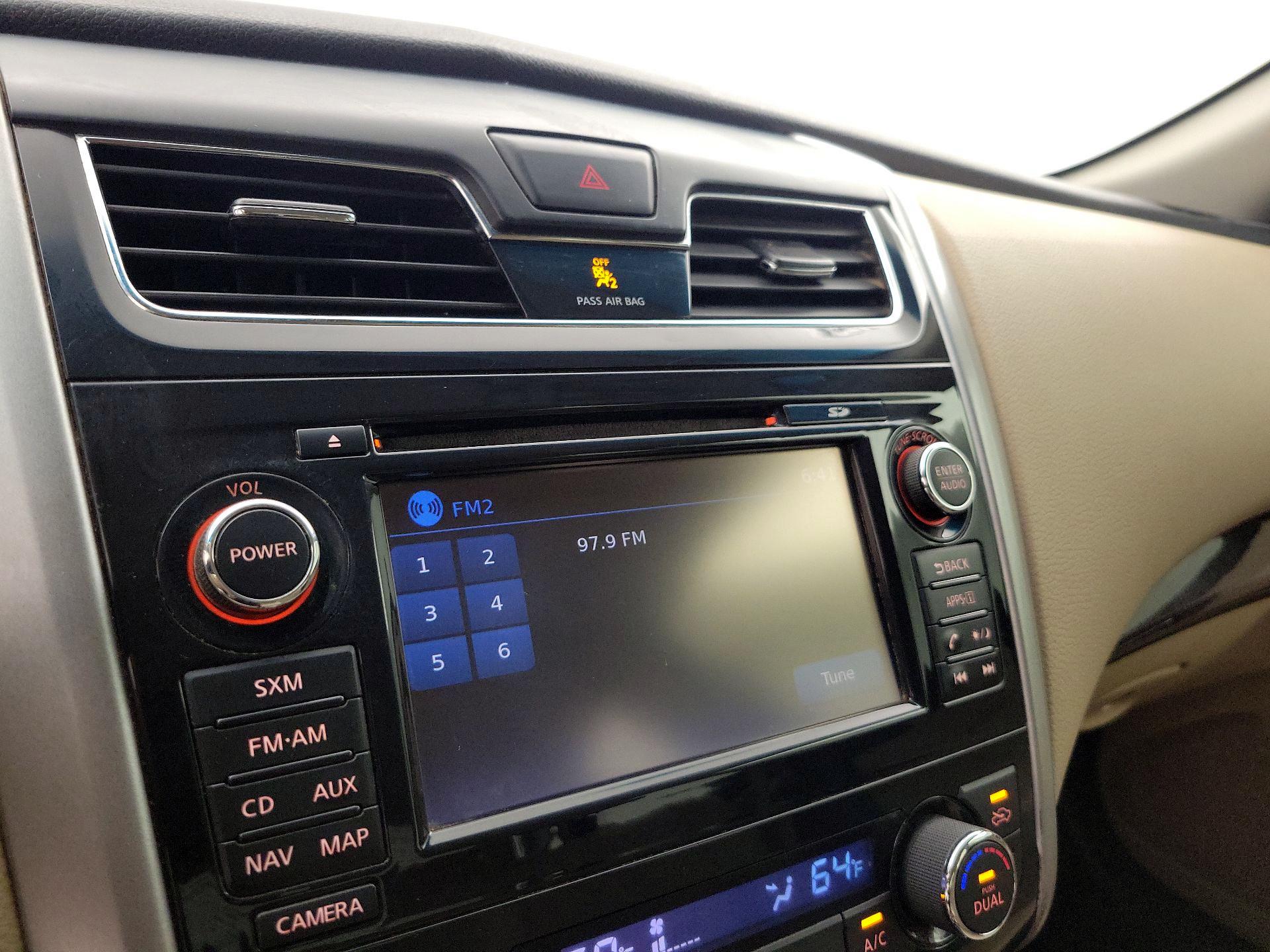 Thumbnail: 2015 Nissan Altima - 16