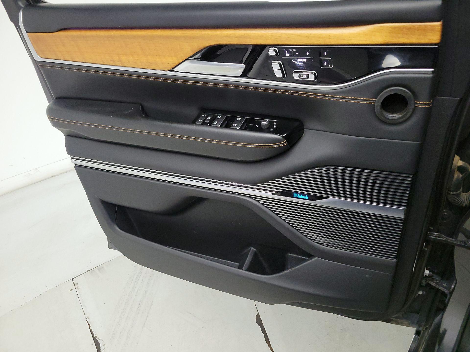 Thumbnail: 2022 Jeep Grand Wagoneer - 12