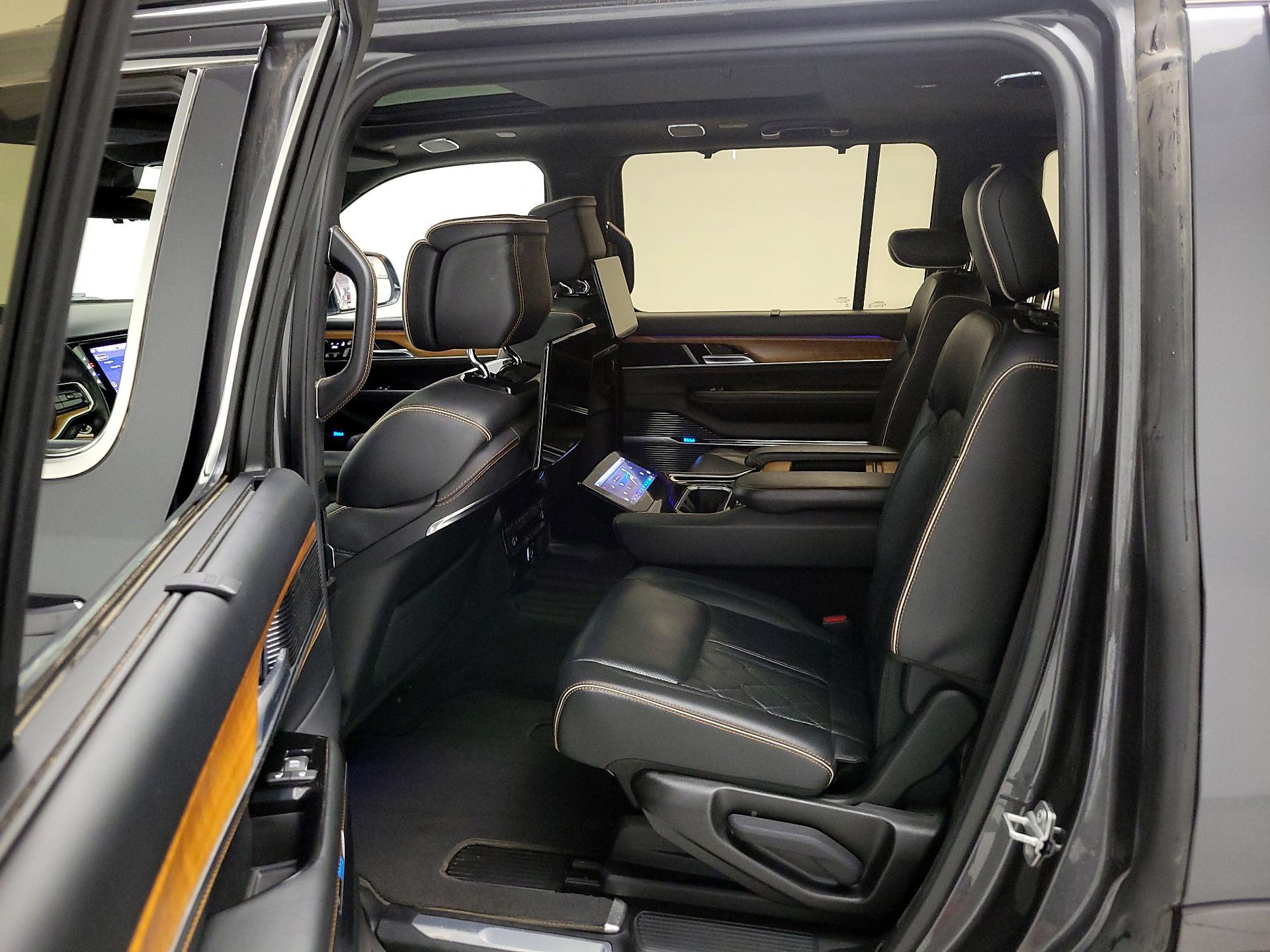 Thumbnail: 2022 Jeep Grand Wagoneer - 20