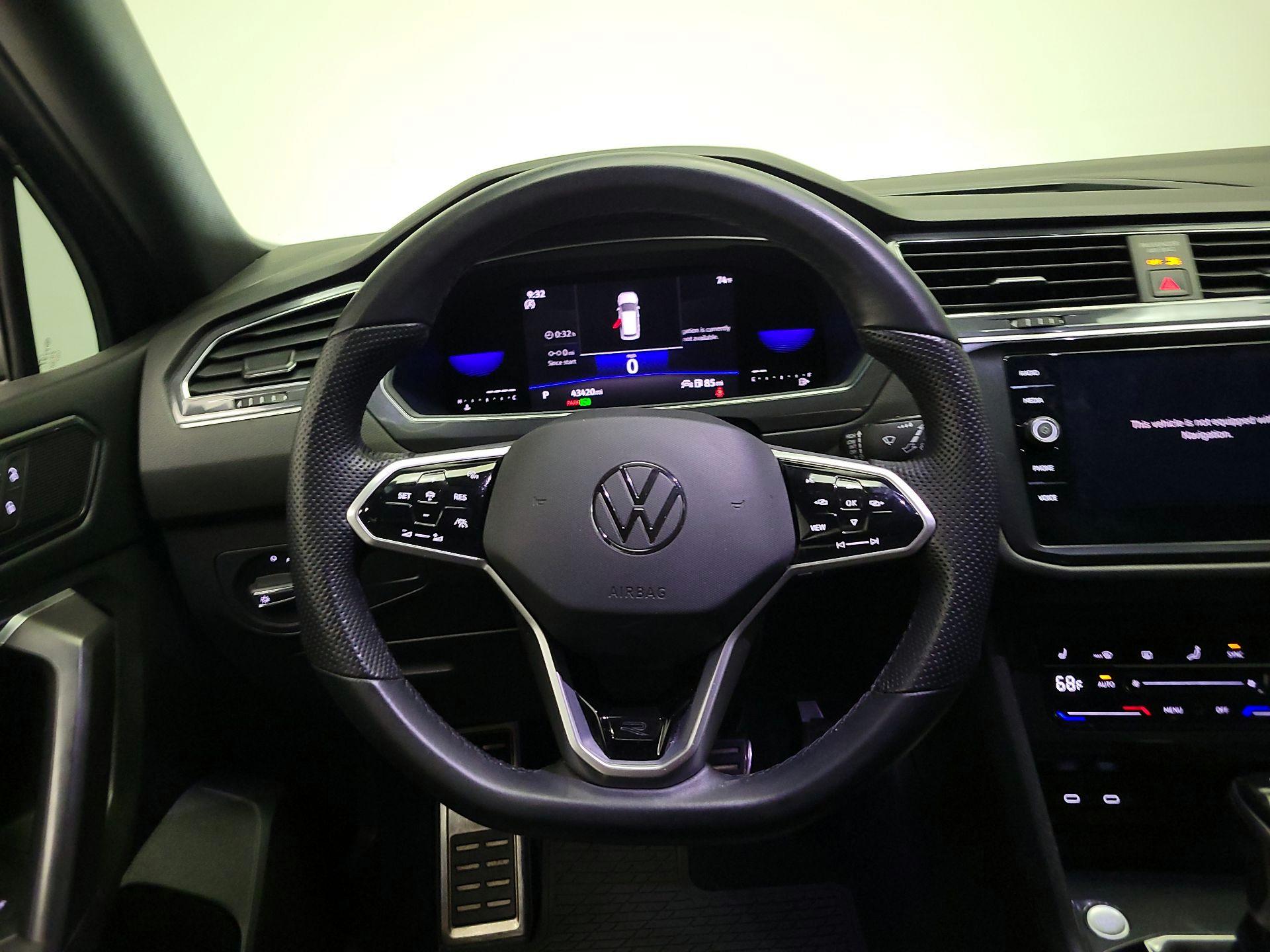 Thumbnail: 2022 Volkswagen Tiguan - 10