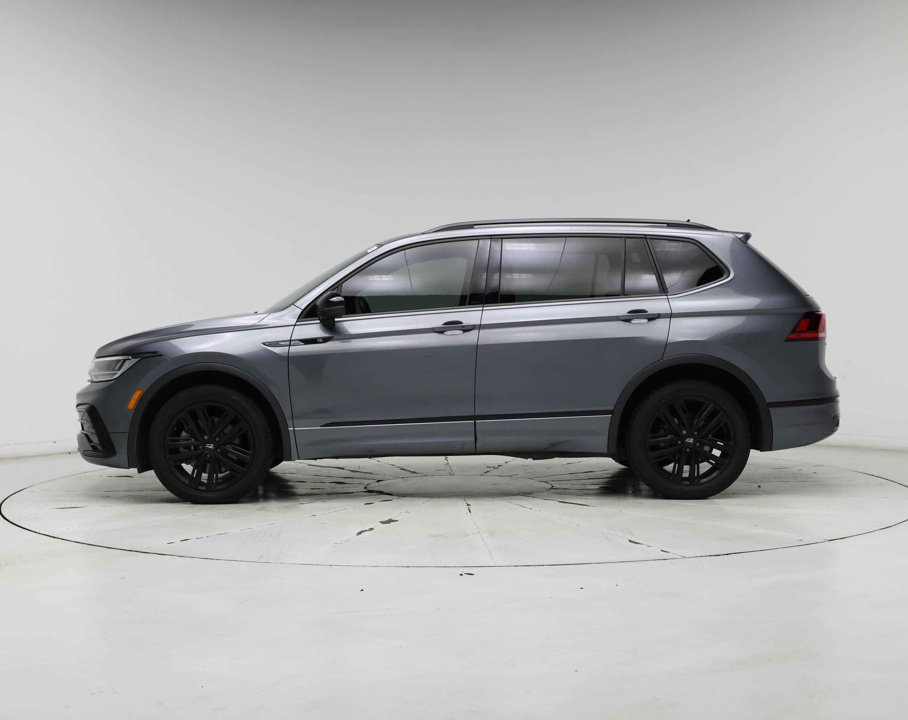 Thumbnail: 2022 Volkswagen Tiguan - 3
