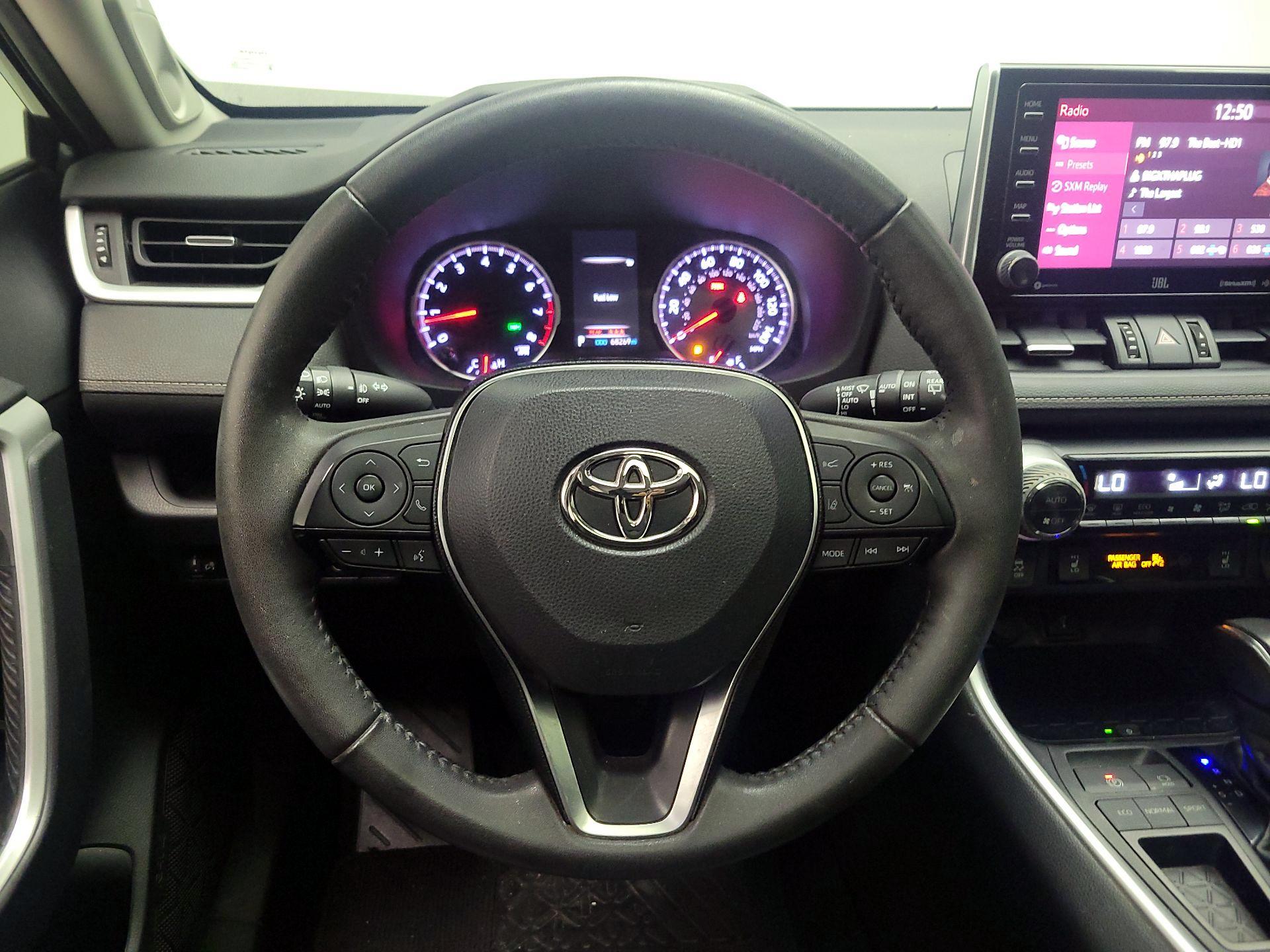 Thumbnail: 2020 Toyota RAV4 - 10