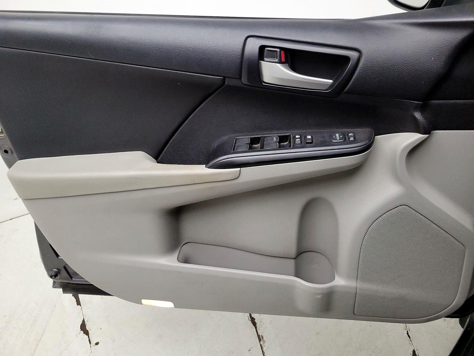 Thumbnail: 2014 Toyota Camry - 12