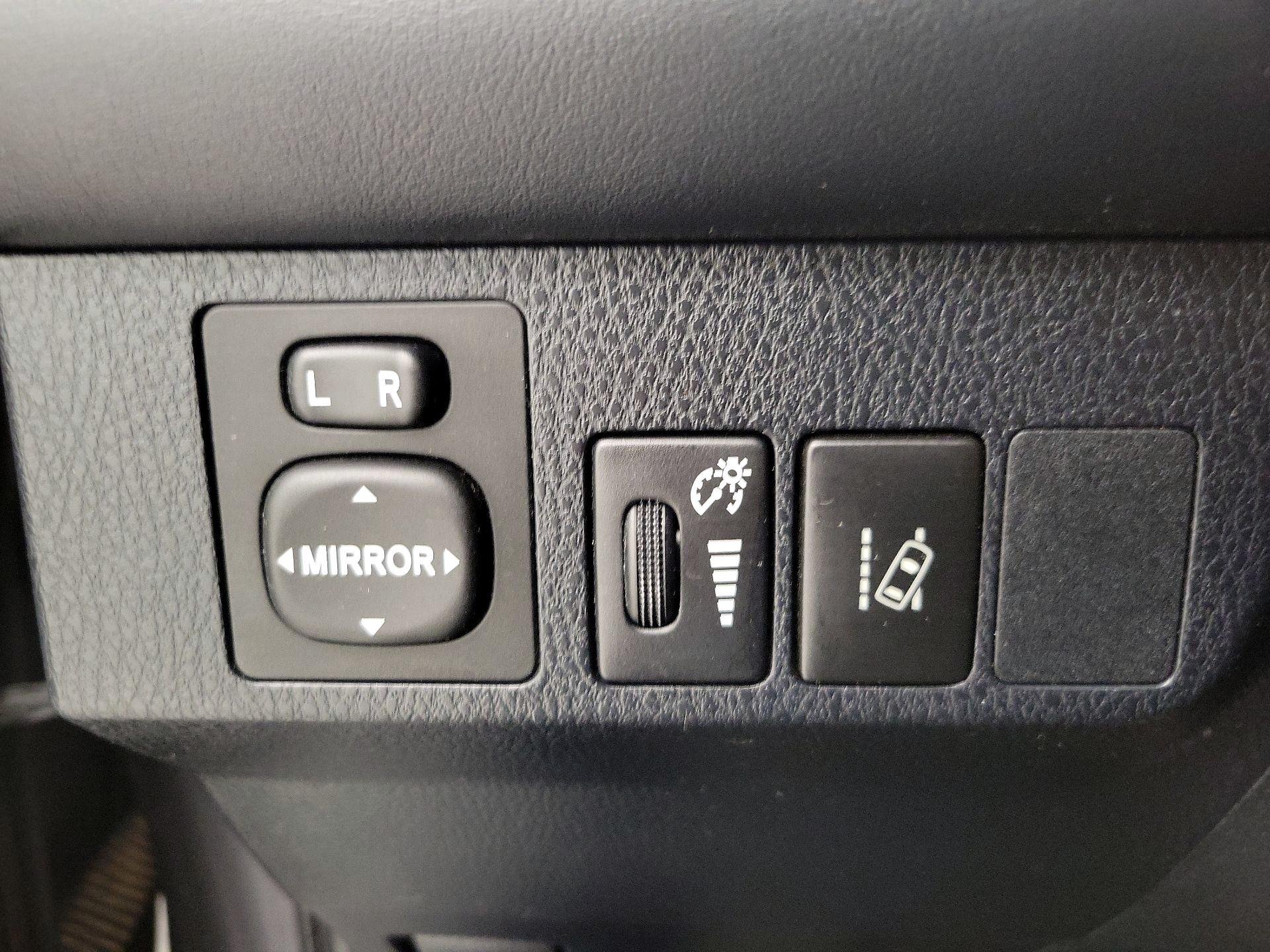 Thumbnail: 2018 Toyota RAV4 - 13