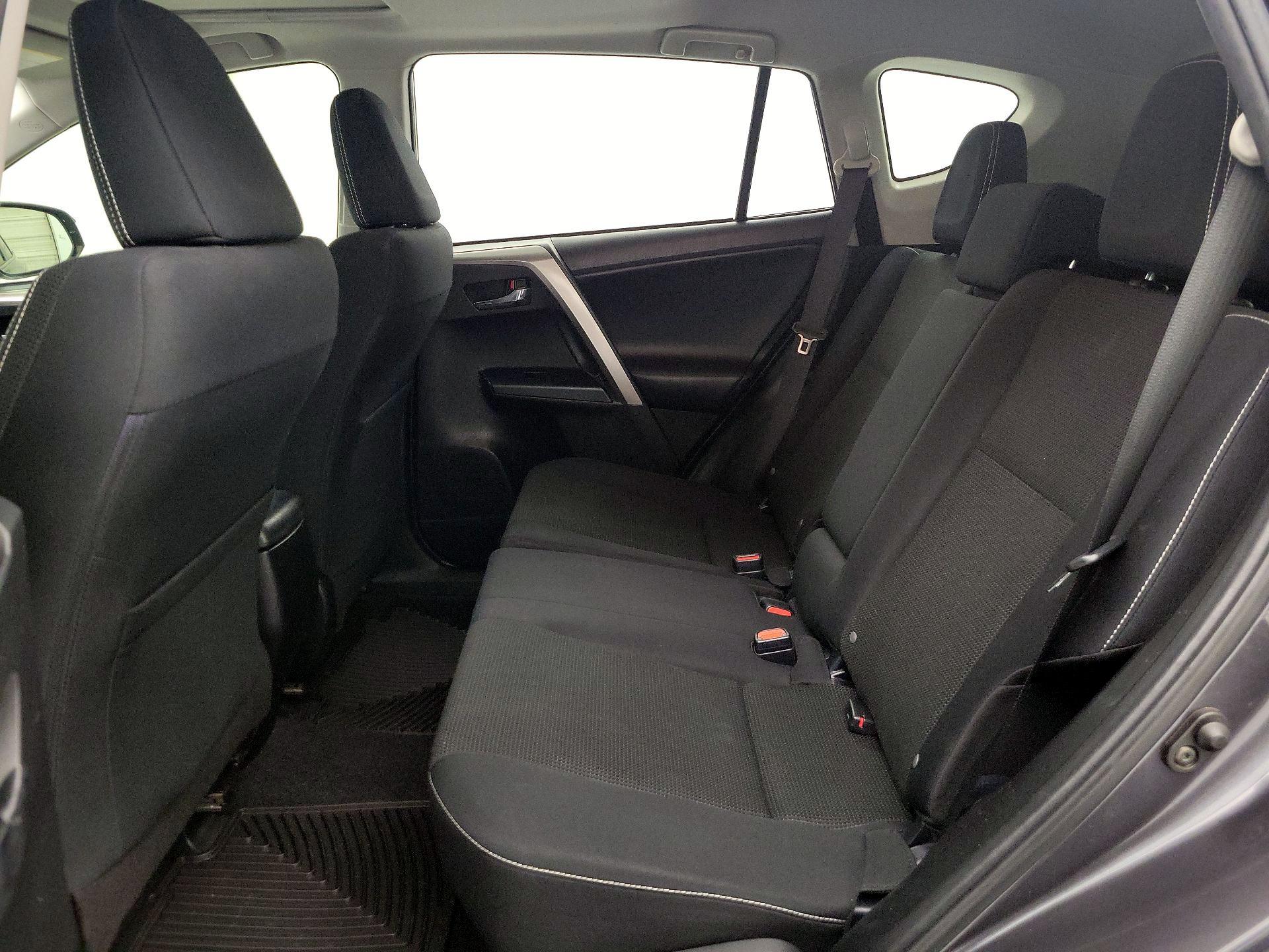 Thumbnail: 2018 Toyota RAV4 - 20
