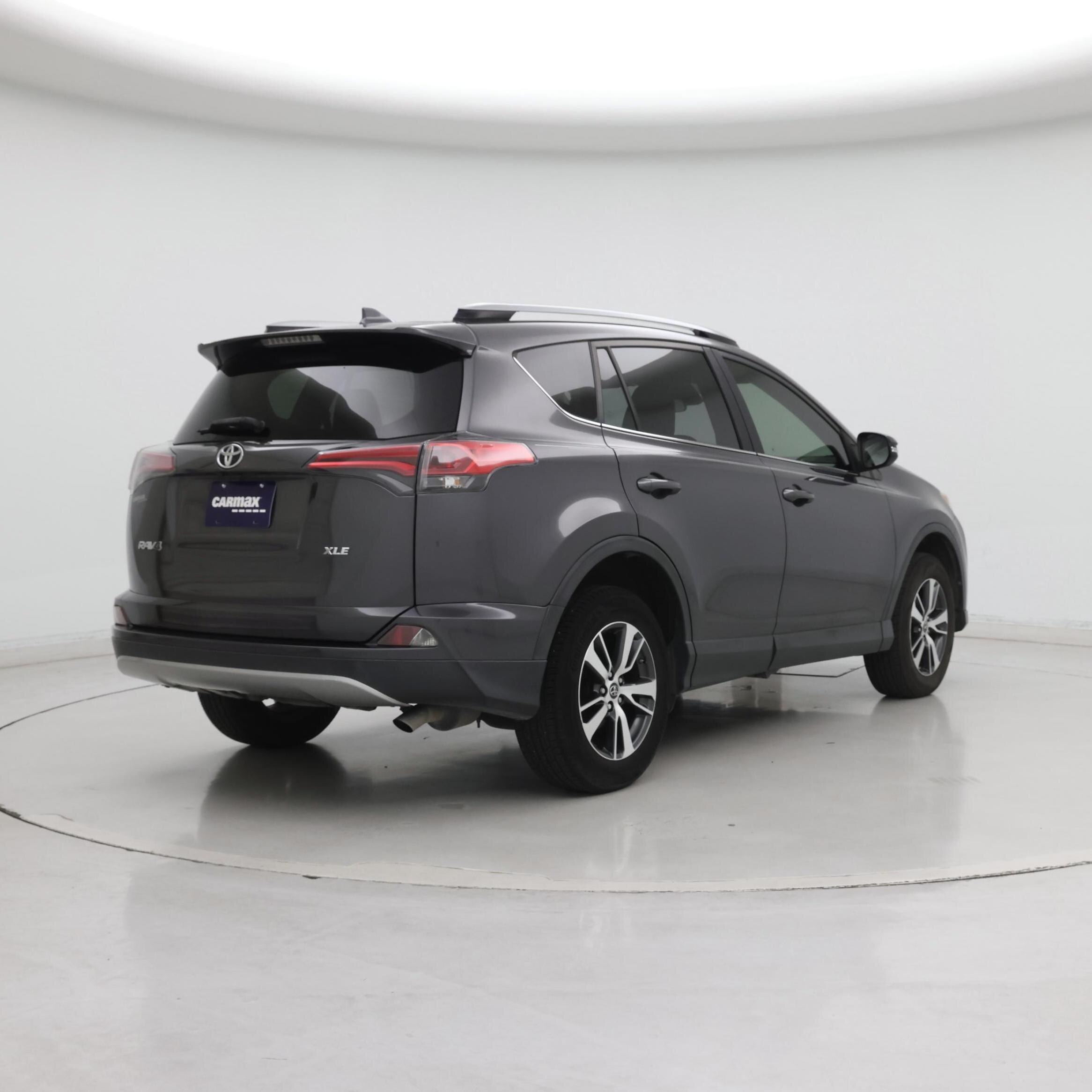 Thumbnail: 2018 Toyota RAV4 - 8
