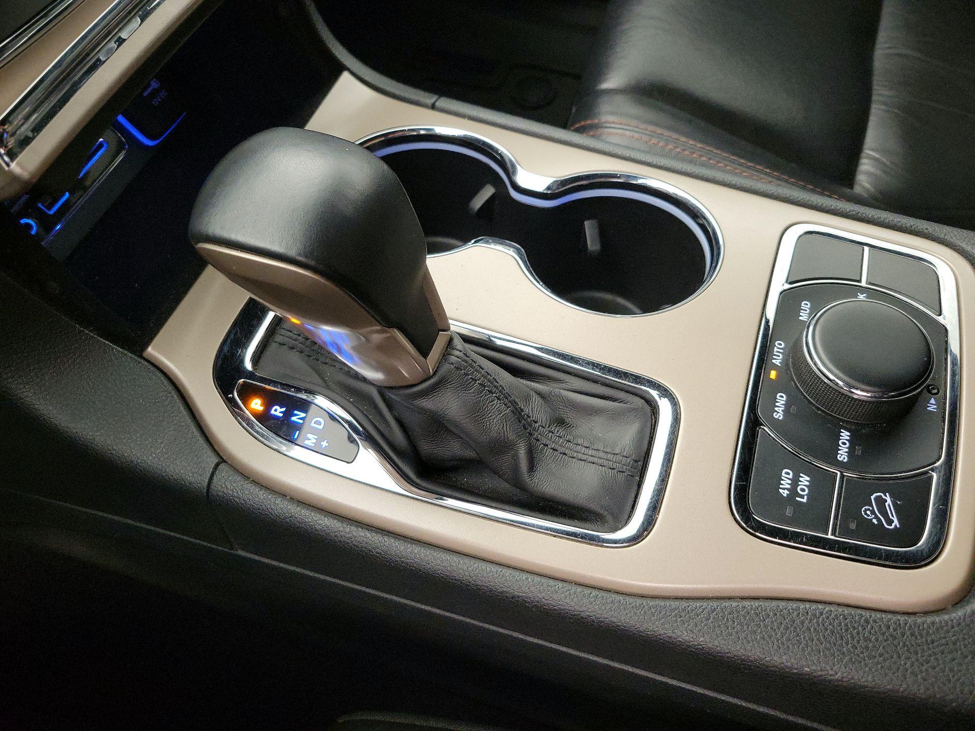 Thumbnail: 2017 Jeep Grand Cherokee - 17