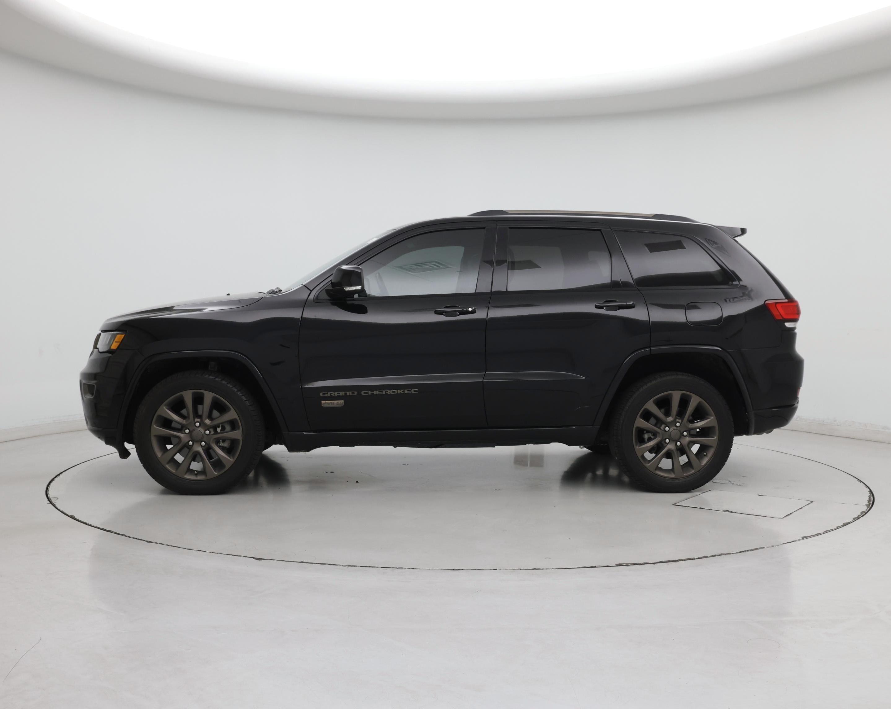 Thumbnail: 2017 Jeep Grand Cherokee - 3