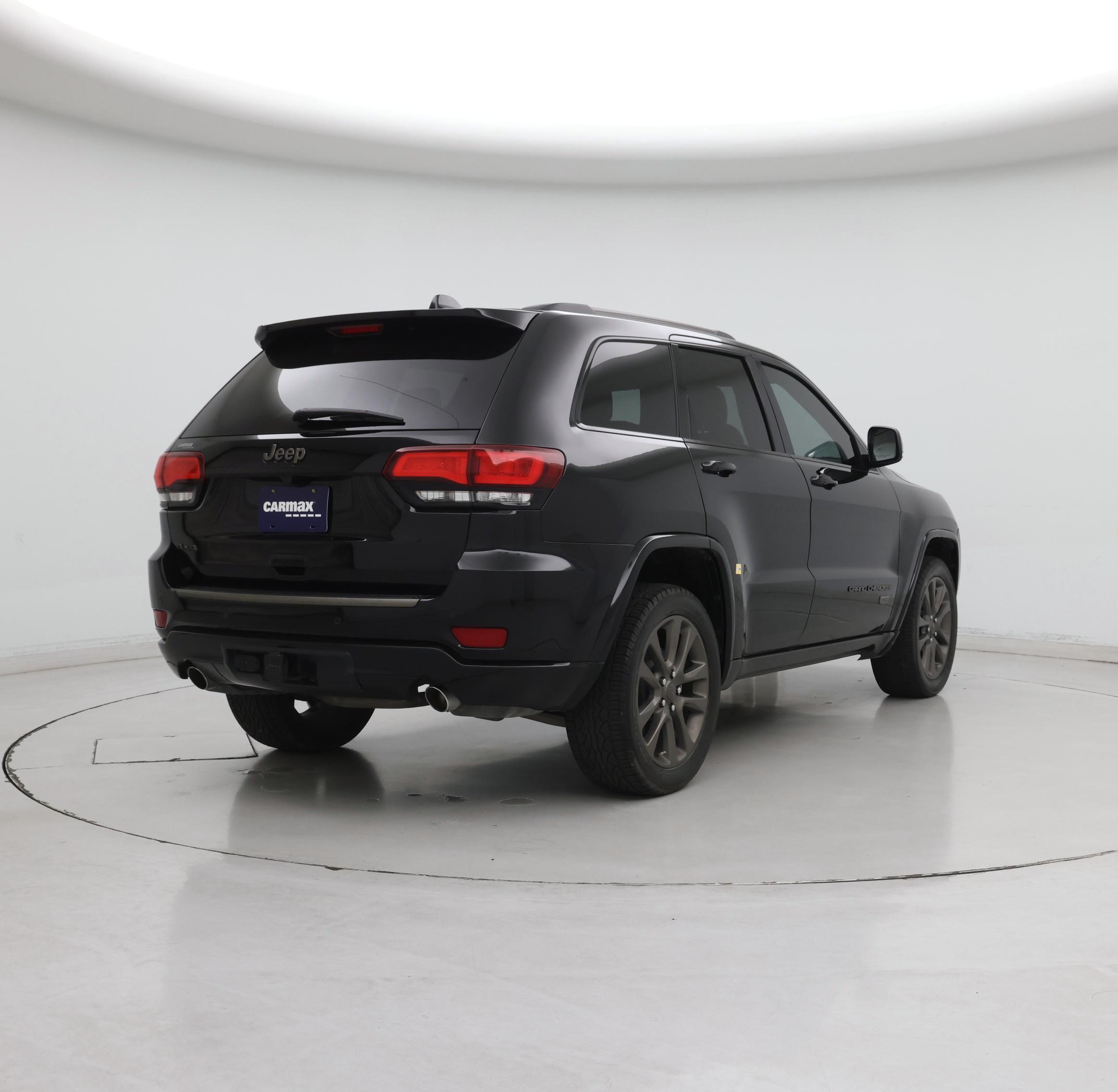 Thumbnail: 2017 Jeep Grand Cherokee - 8