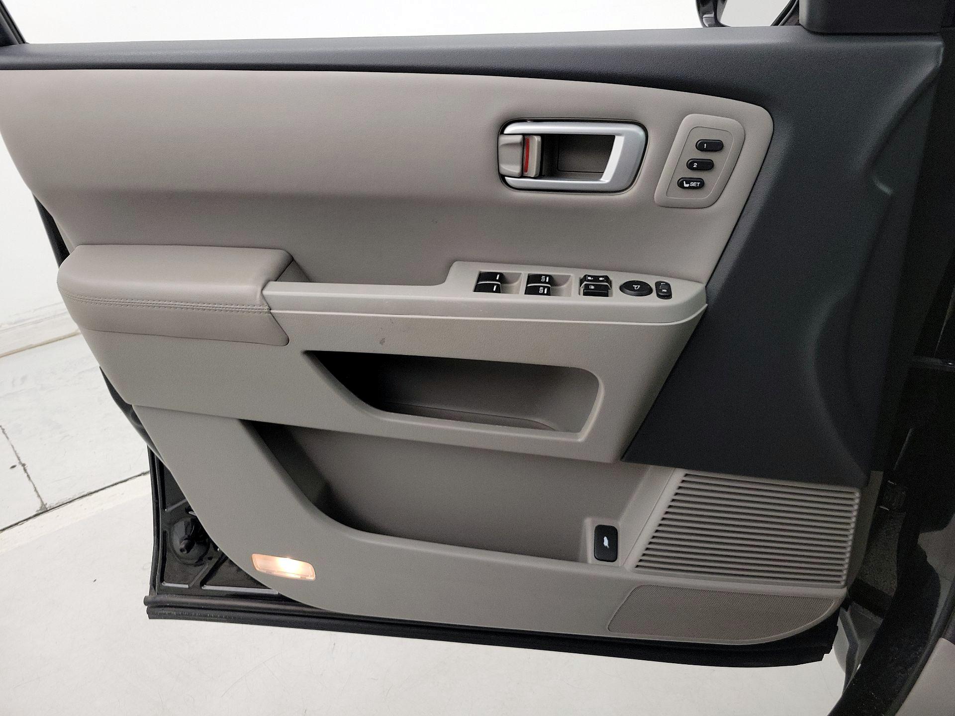 Thumbnail: 2013 Honda Pilot - 10