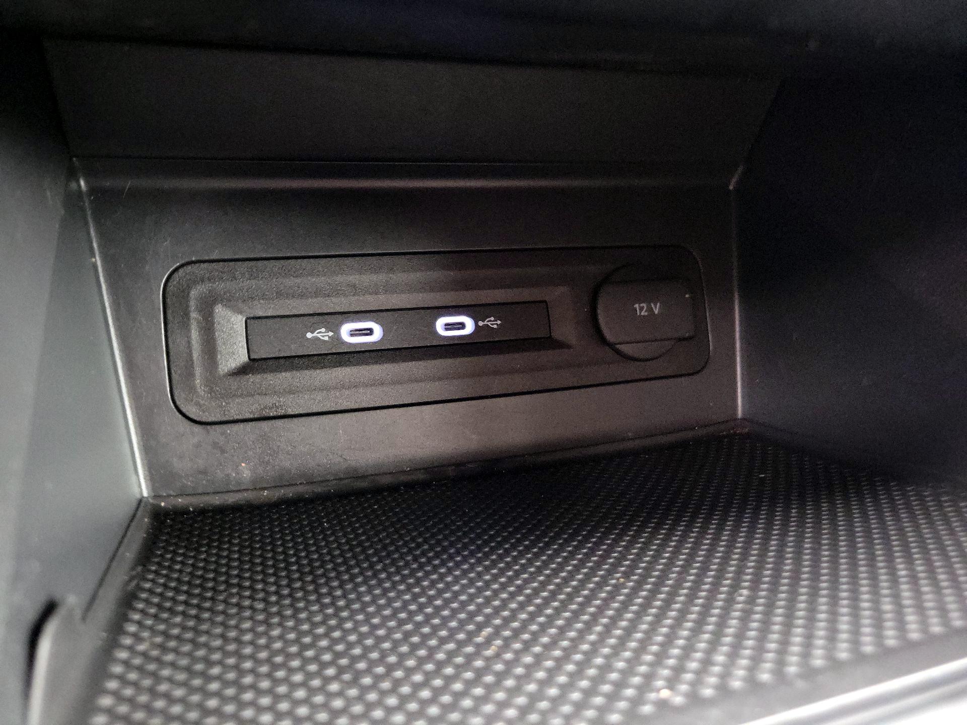 Thumbnail: 2021 Volkswagen Atlas - 18