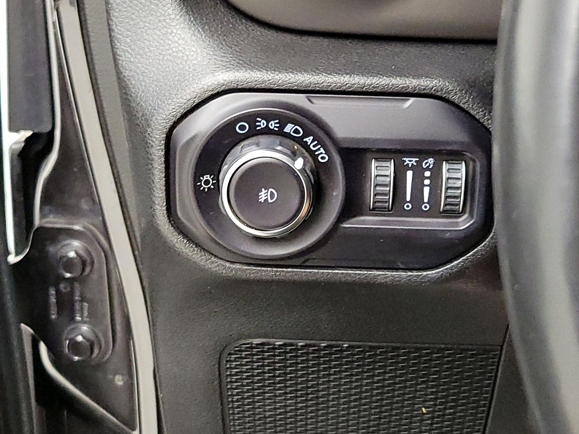 Thumbnail: 2018 Jeep Wrangler - 13