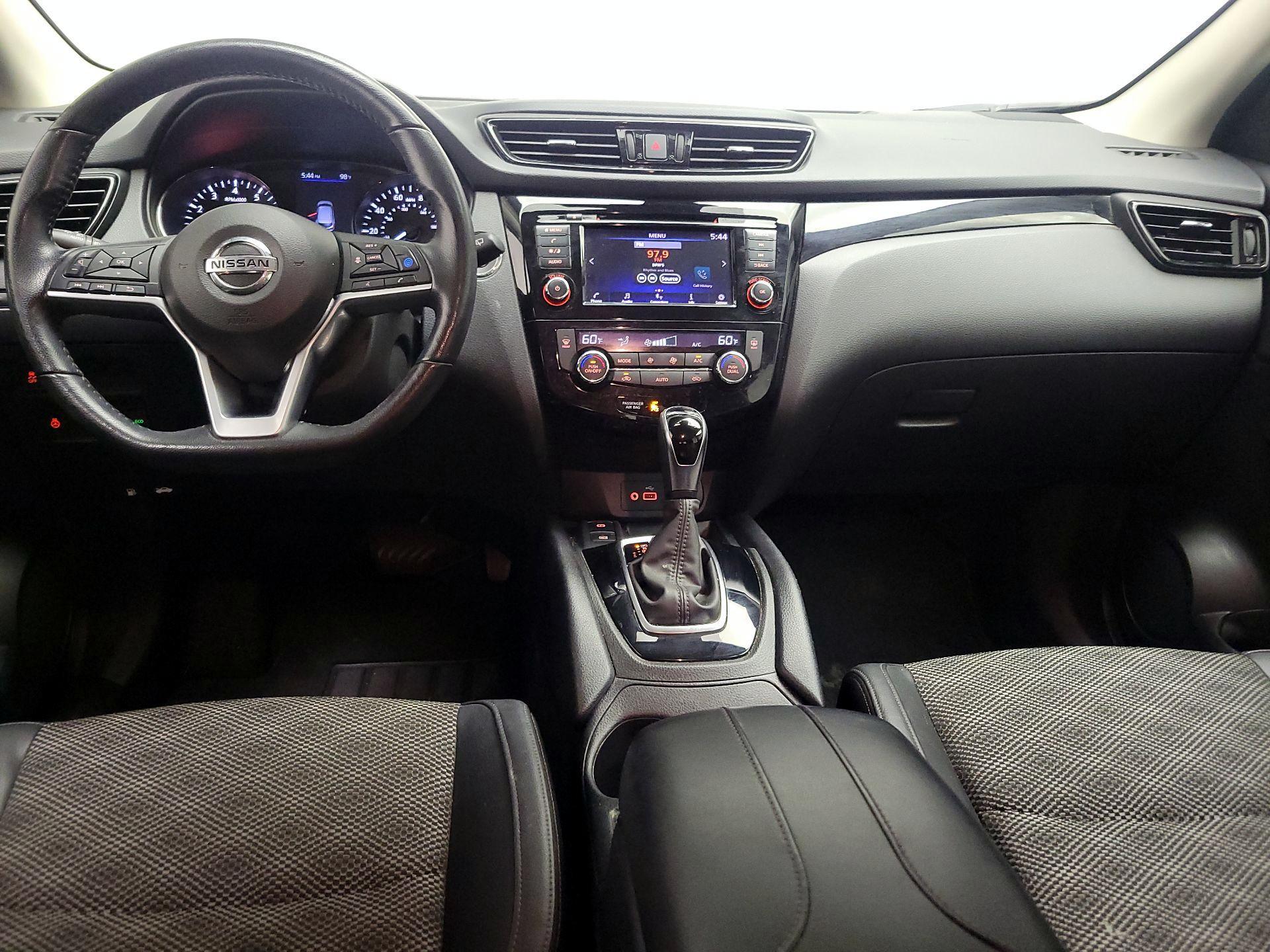 Thumbnail: 2022 Nissan Rogue Sport - 9