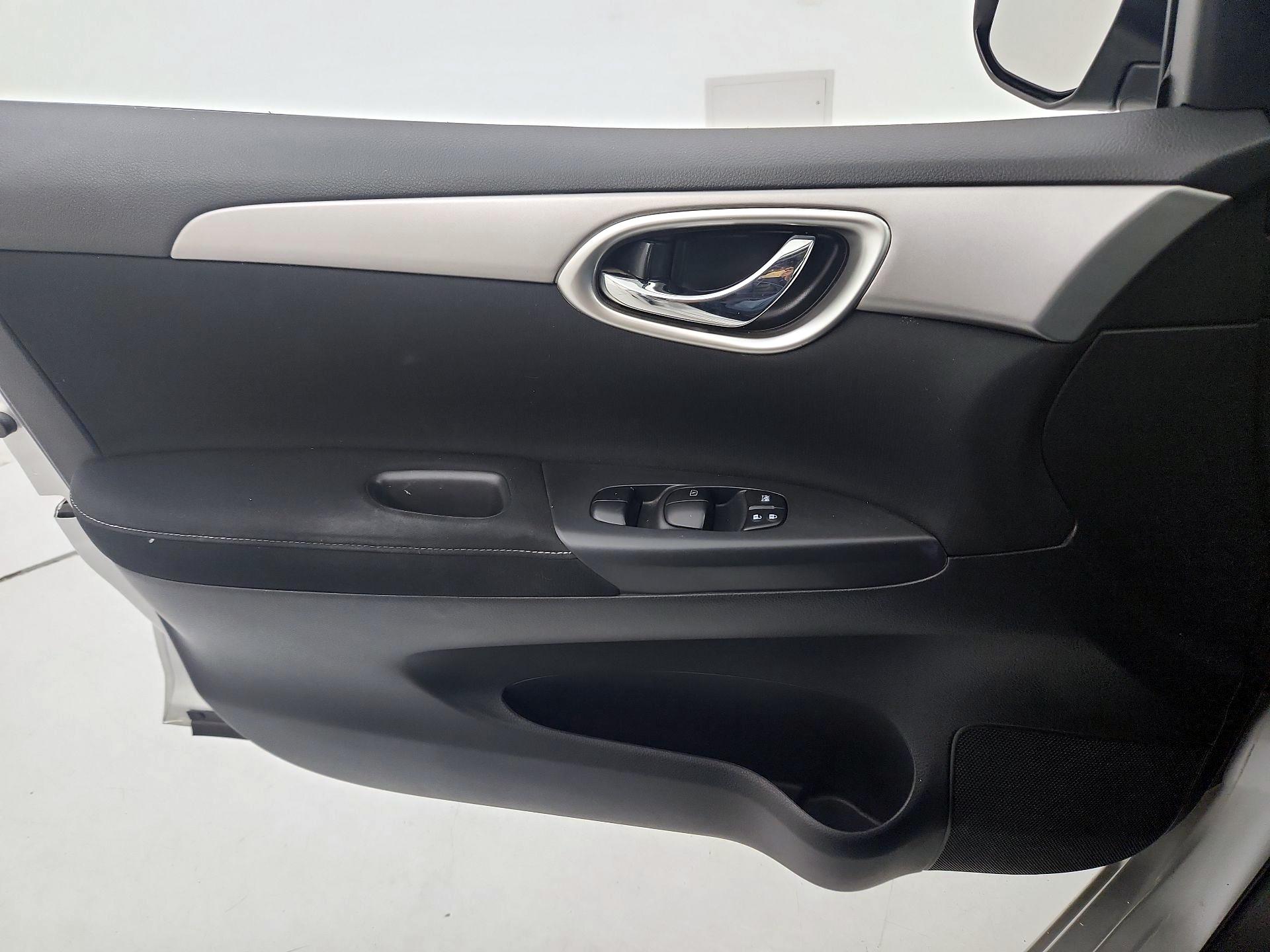 Thumbnail: 2015 Nissan Sentra - 12