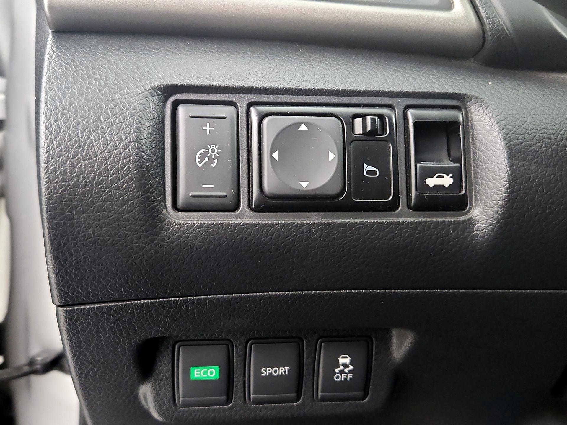 Thumbnail: 2015 Nissan Sentra - 13