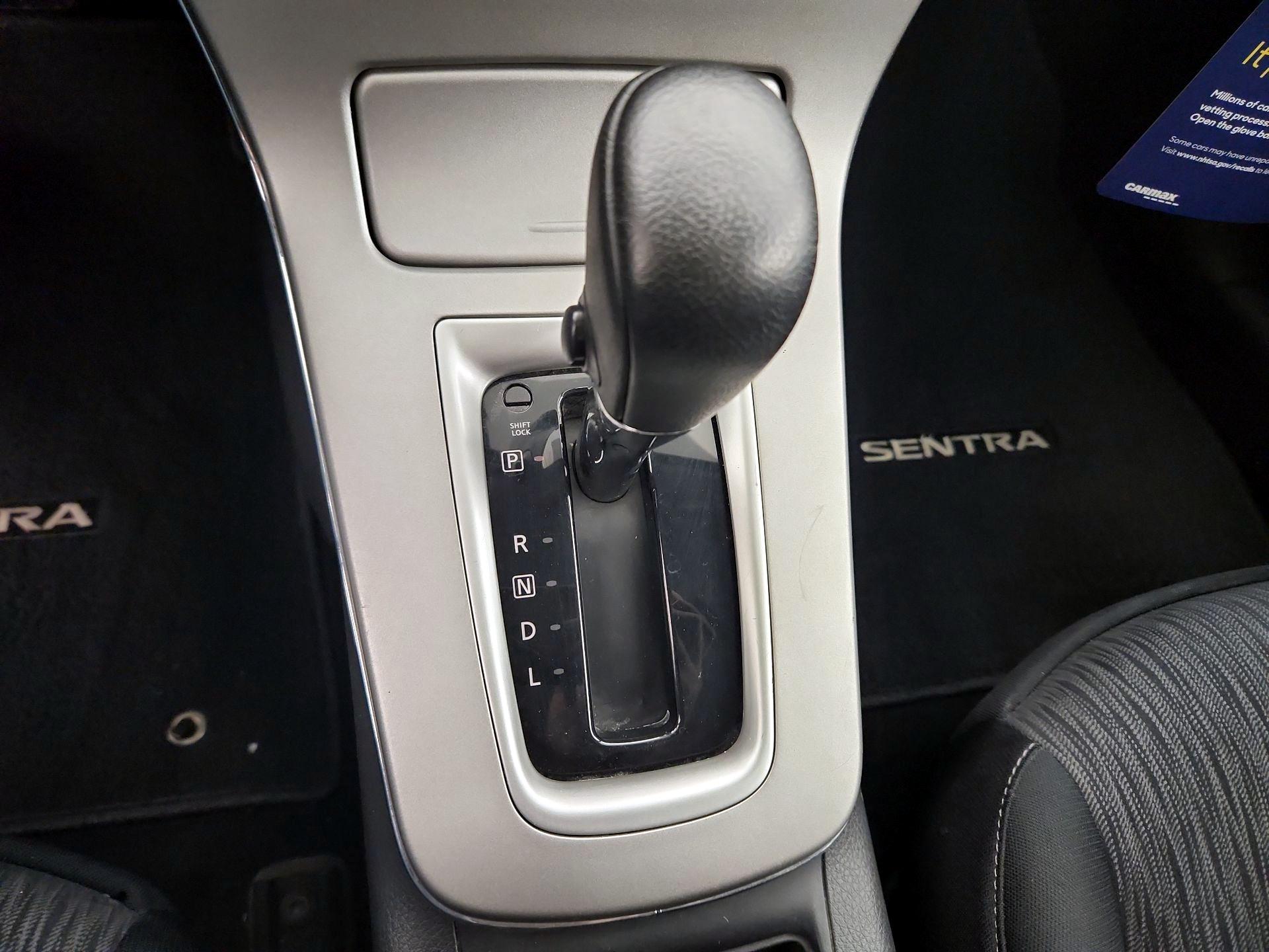 Thumbnail: 2015 Nissan Sentra - 17