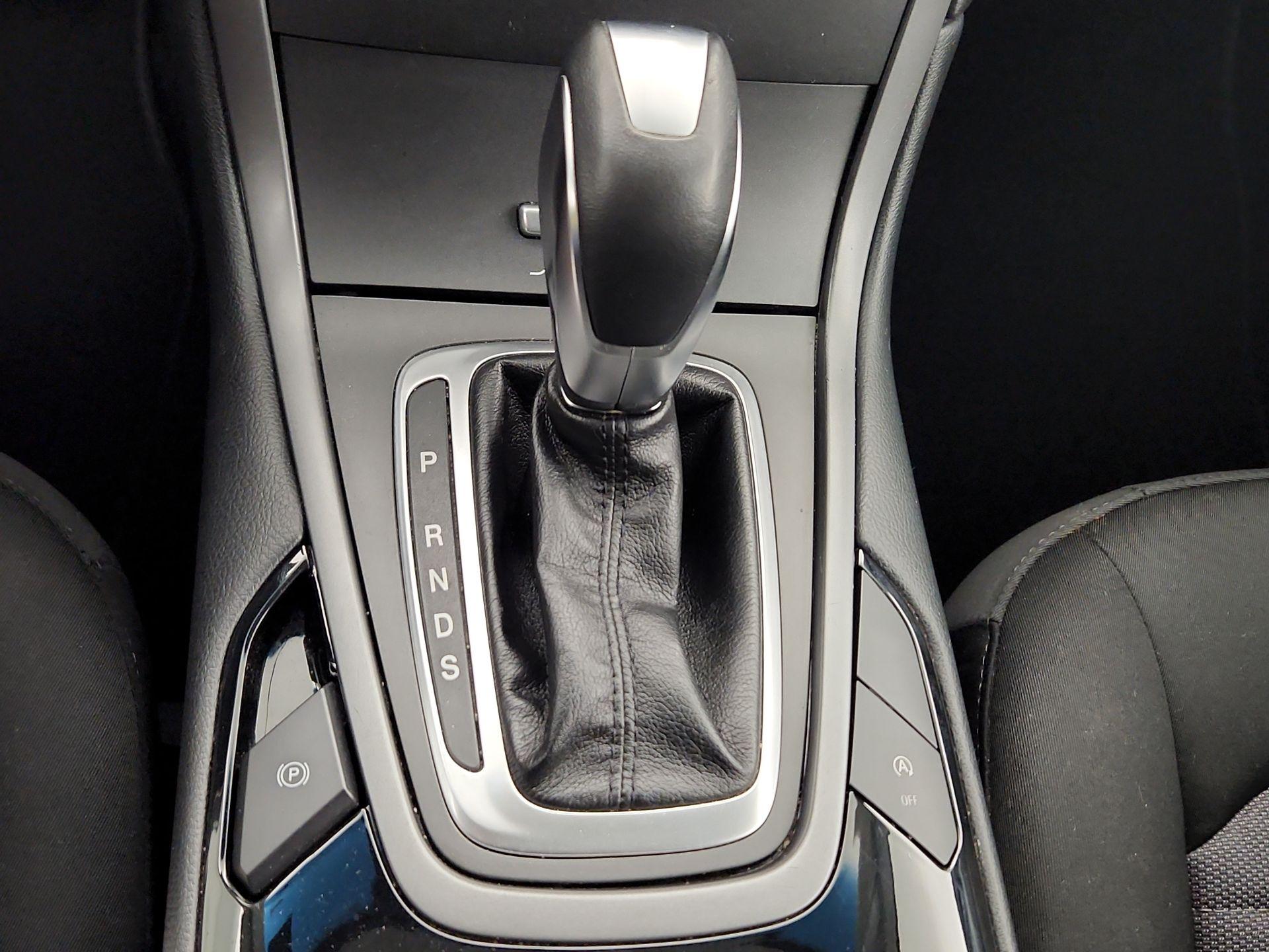 Thumbnail: 2016 Ford Edge - 17