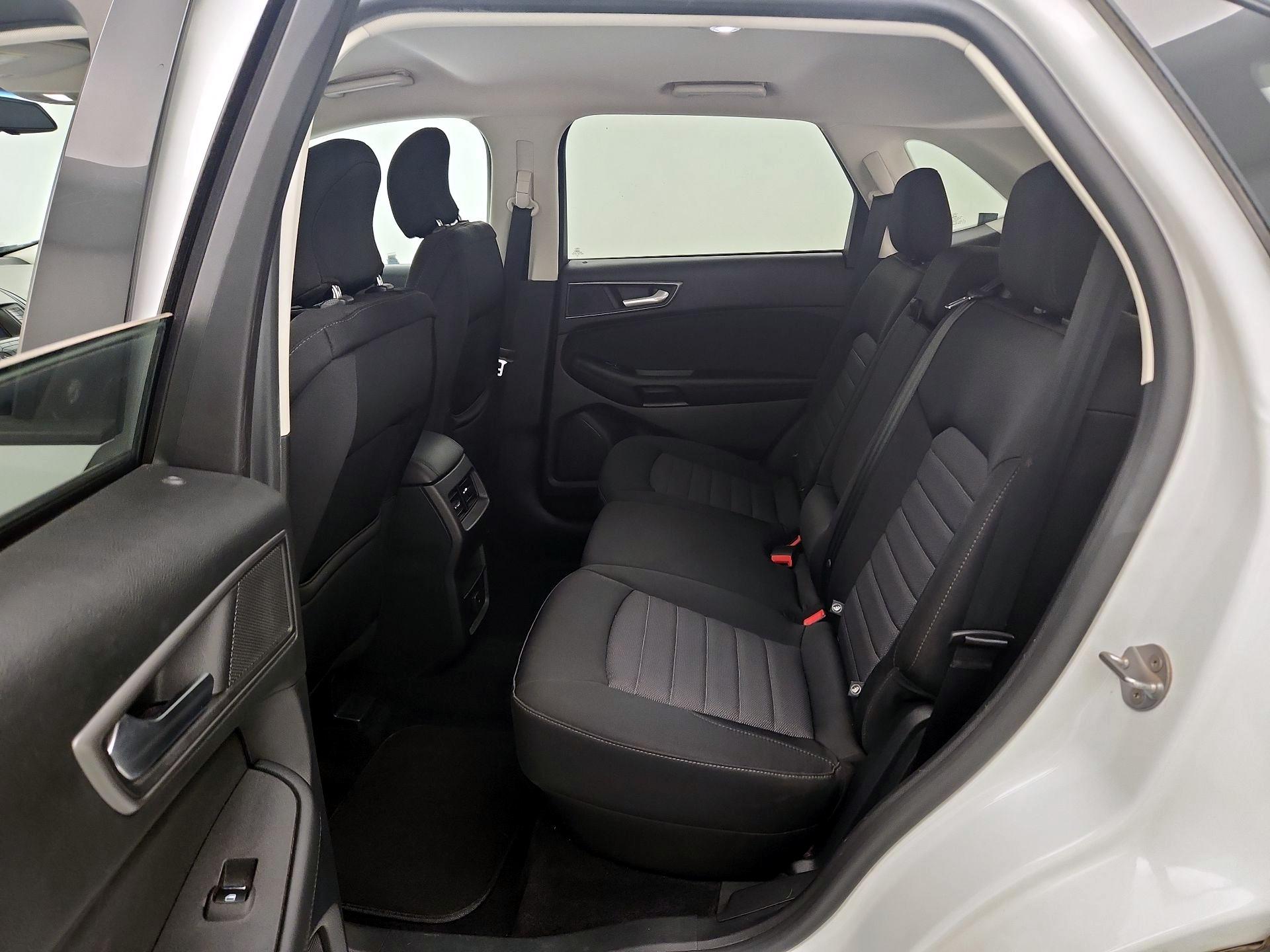 Thumbnail: 2016 Ford Edge - 18