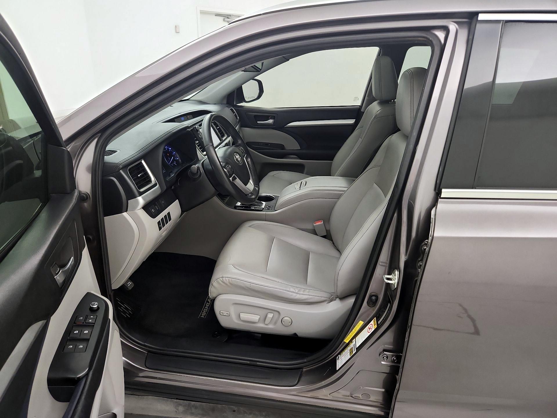 Thumbnail: 2019 Toyota Highlander - 11