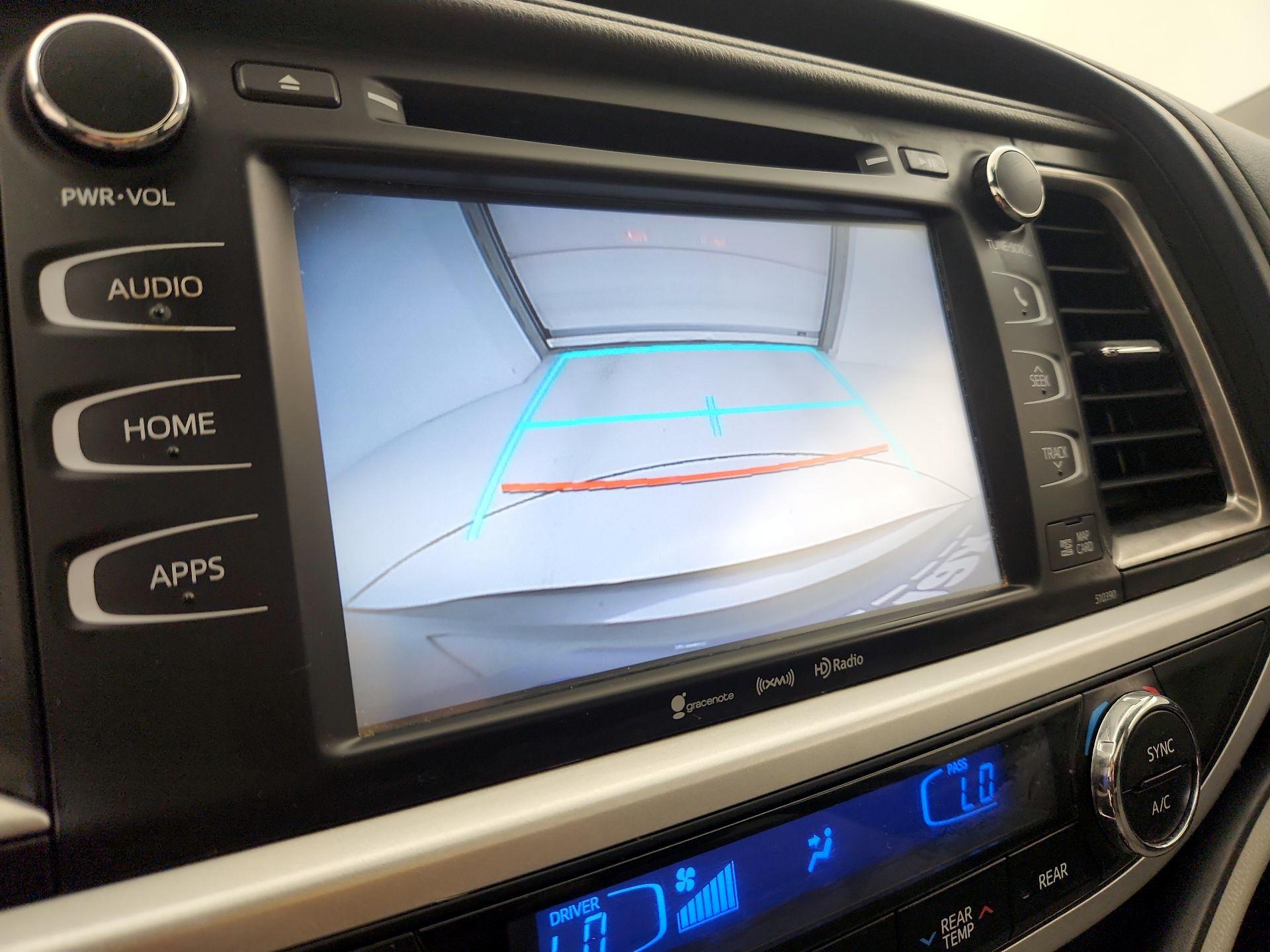 Thumbnail: 2019 Toyota Highlander - 15