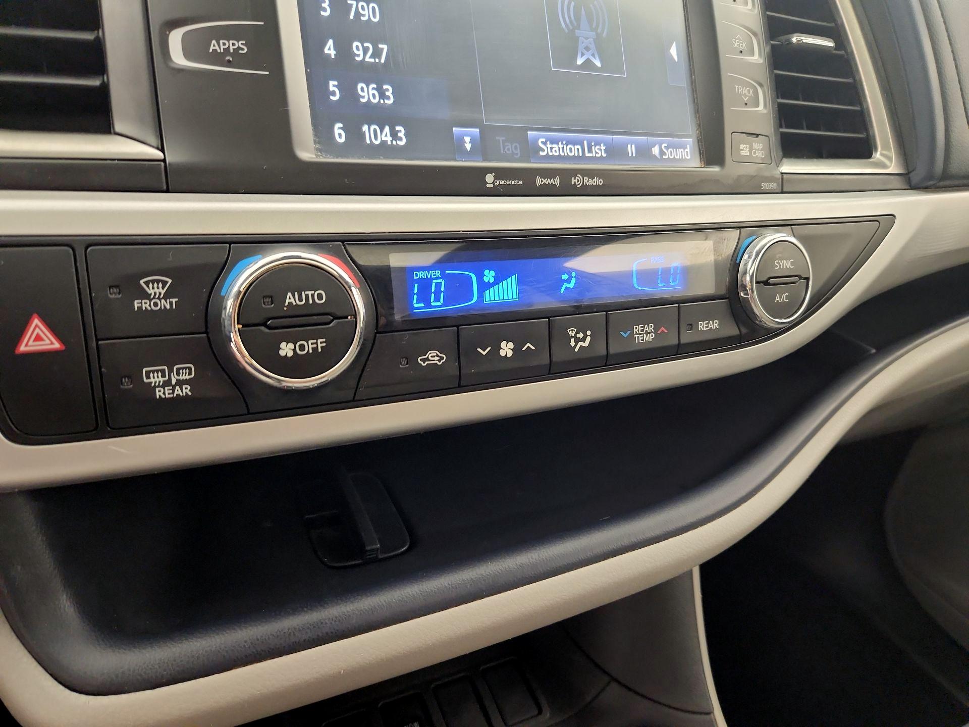 Thumbnail: 2019 Toyota Highlander - 17