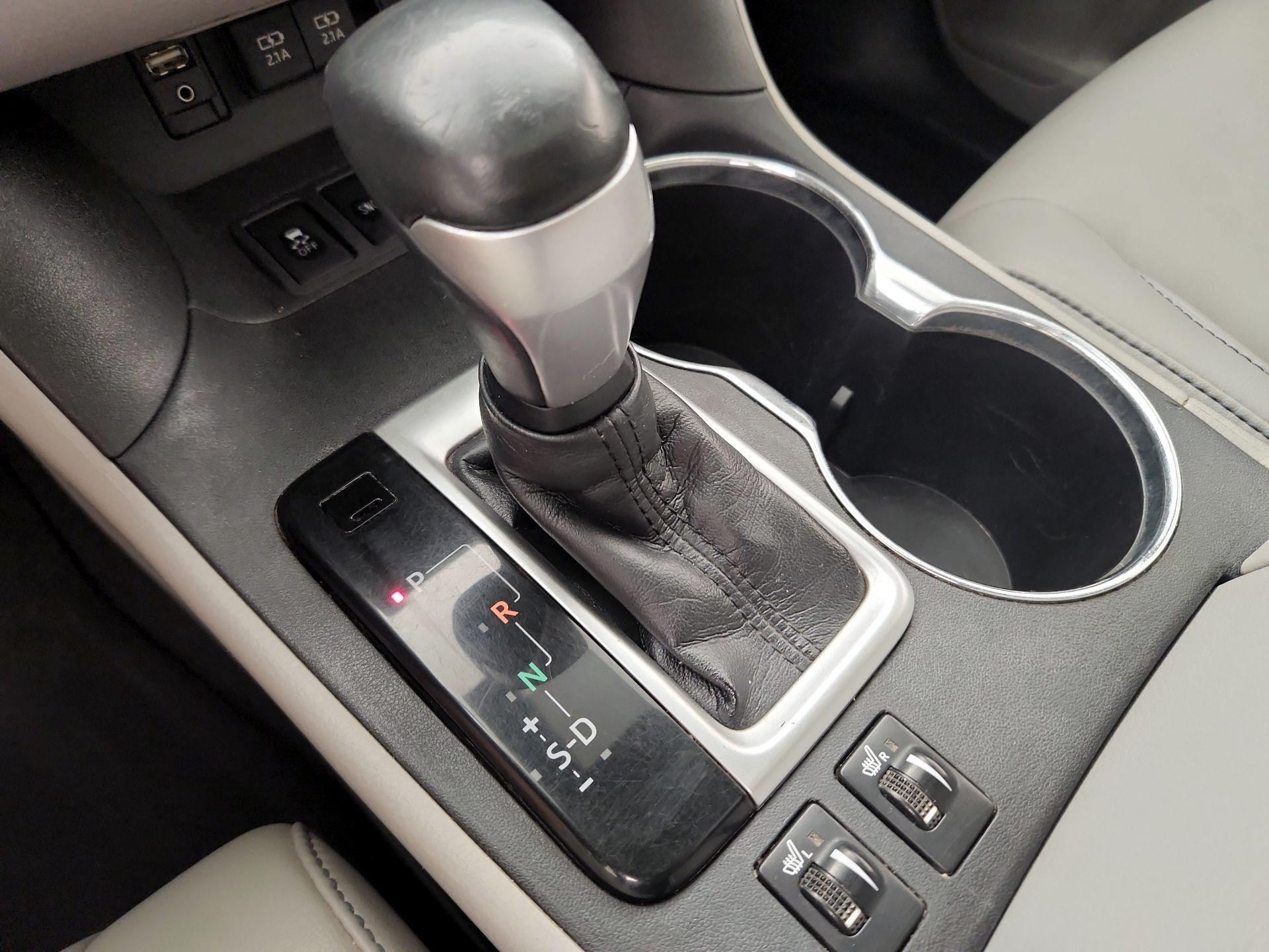 Thumbnail: 2019 Toyota Highlander - 18