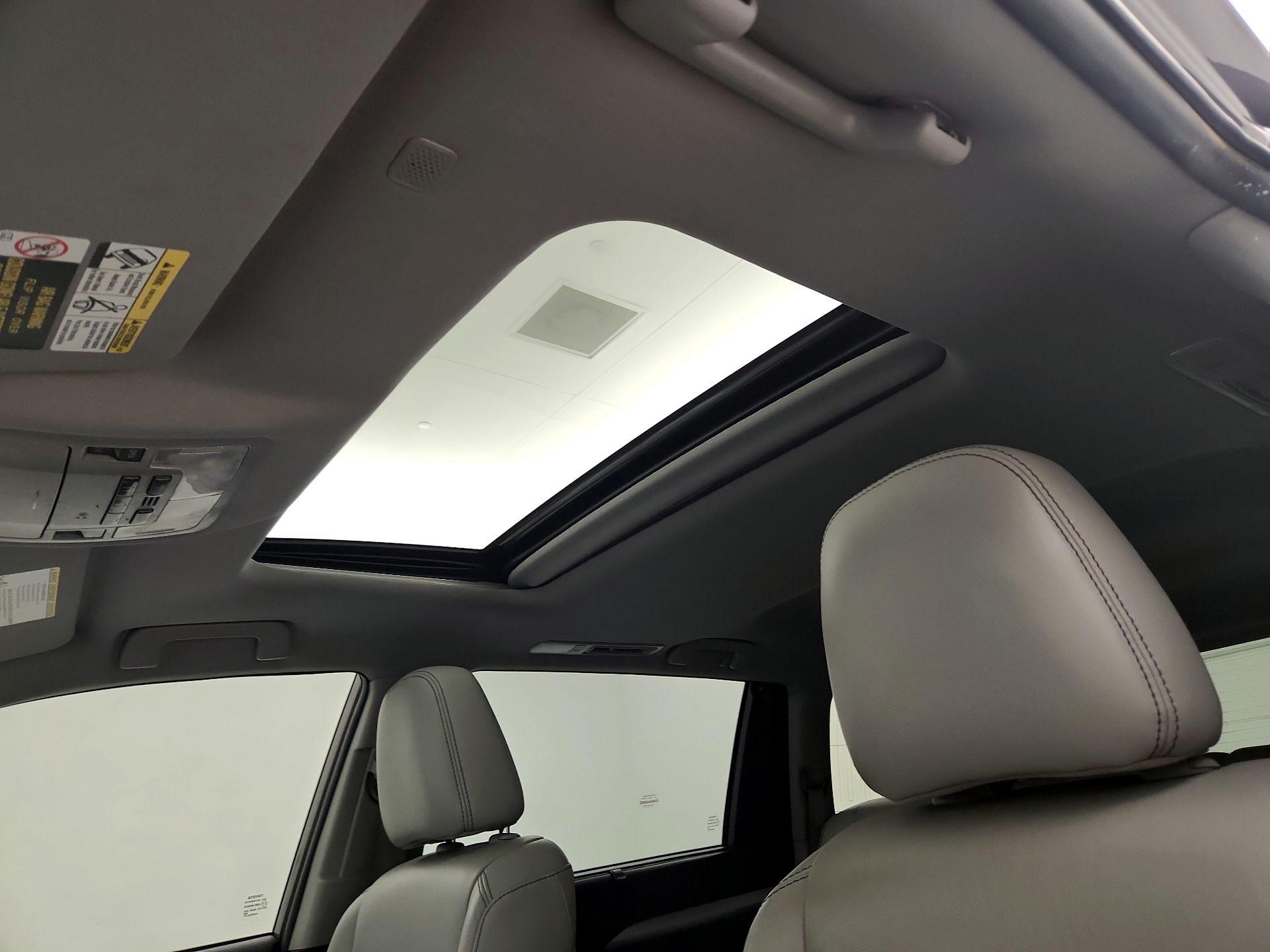 Thumbnail: 2019 Toyota Highlander - 20