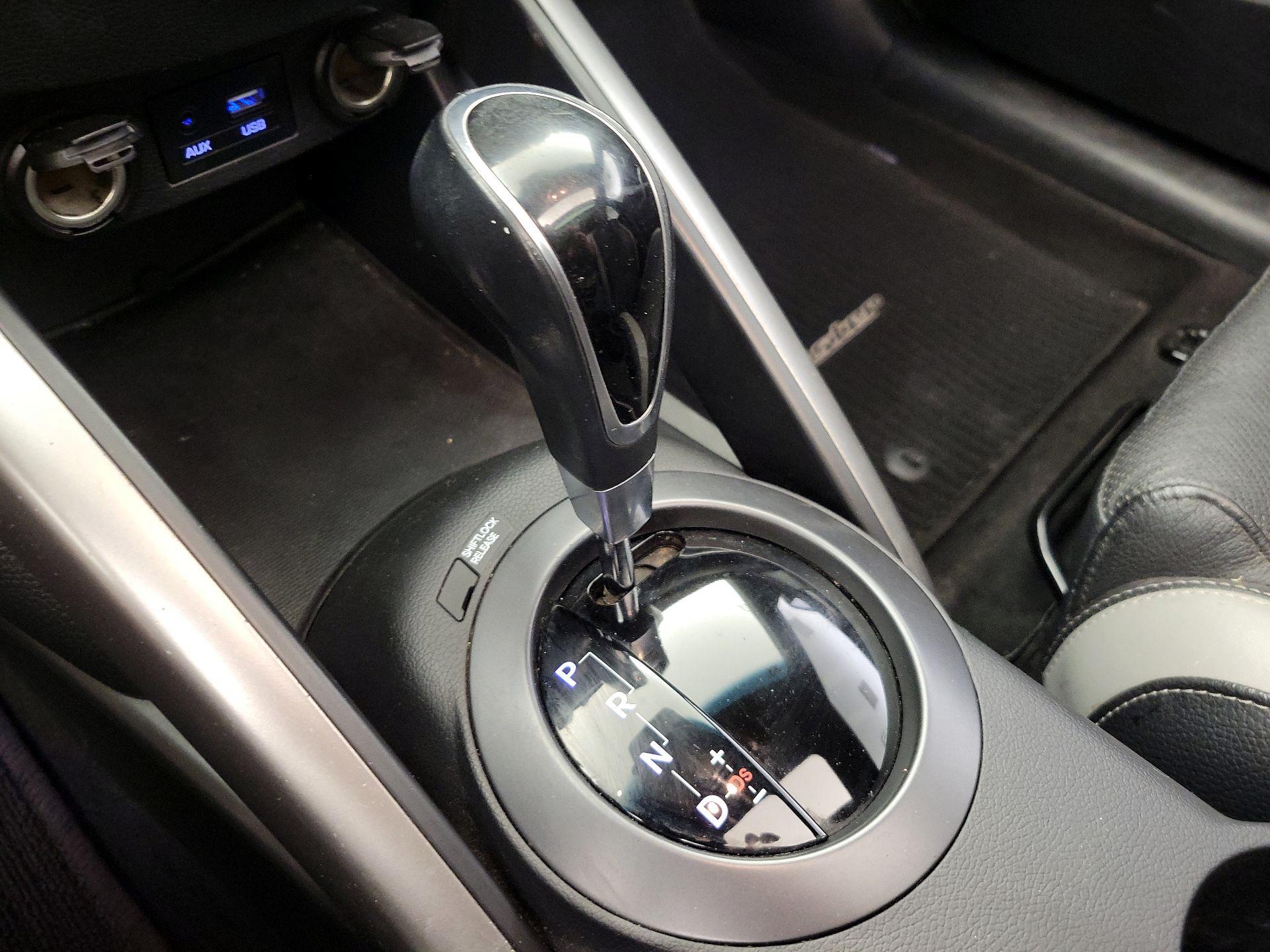 Thumbnail: 2016 Hyundai Veloster - 18