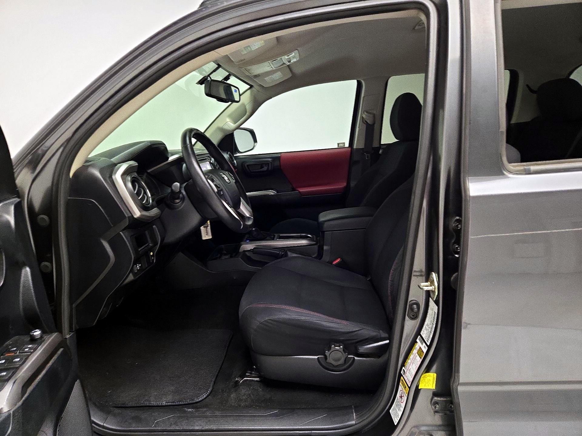 Thumbnail: 2016 Toyota Tacoma - 11