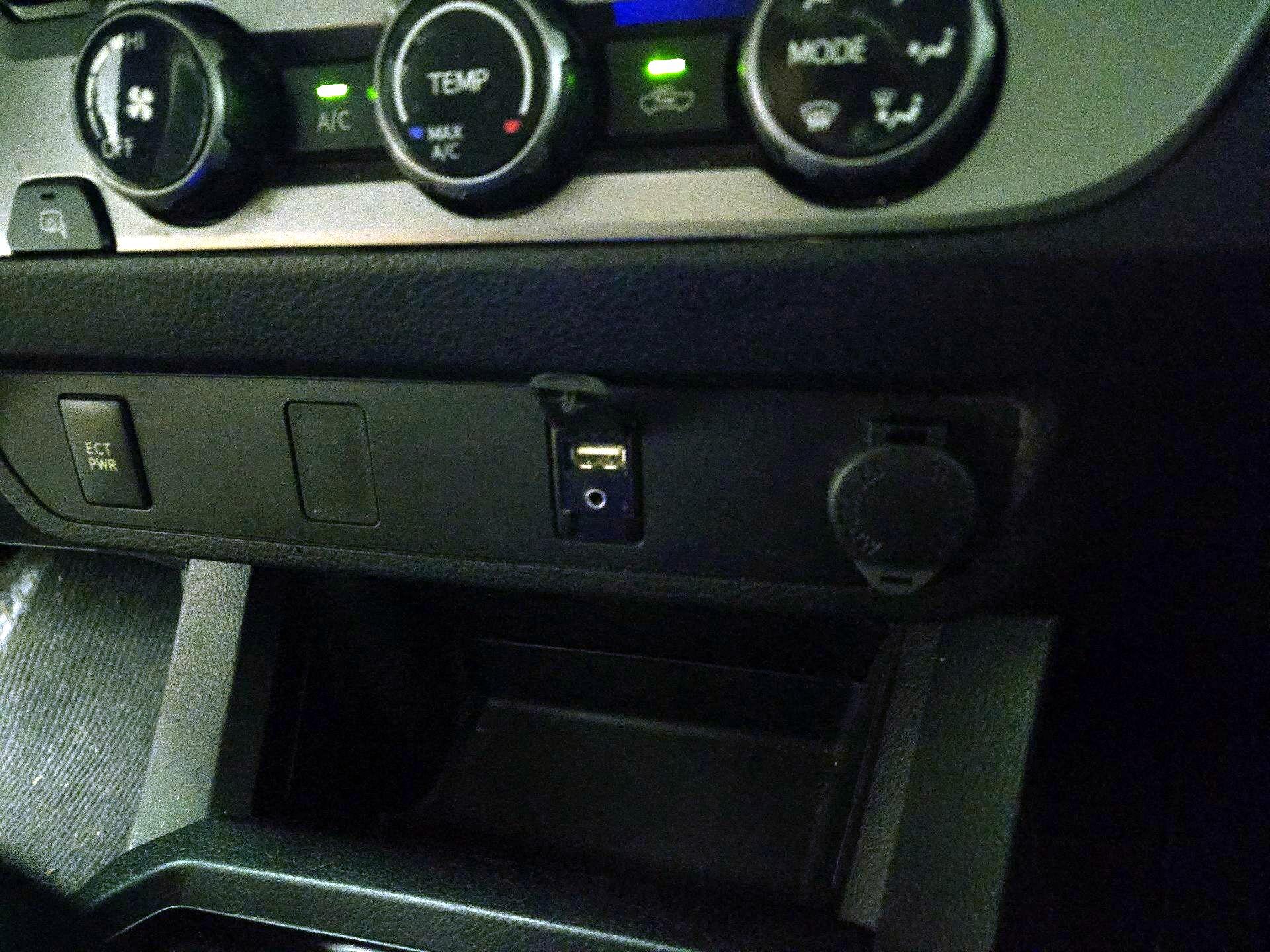 Thumbnail: 2016 Toyota Tacoma - 18