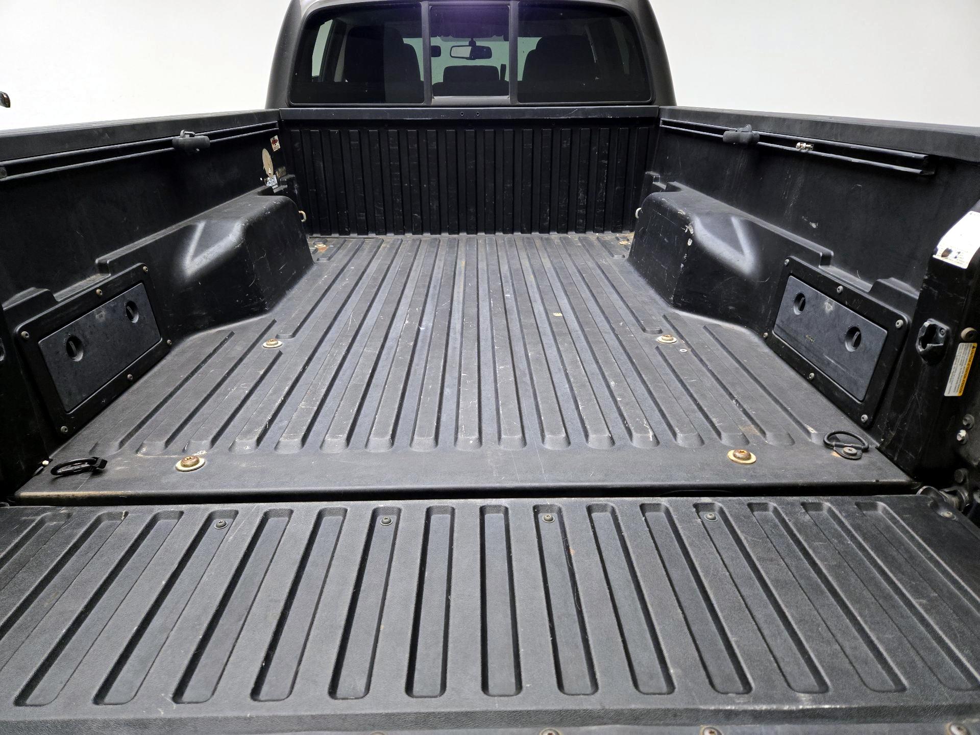 Thumbnail: 2016 Toyota Tacoma - 20