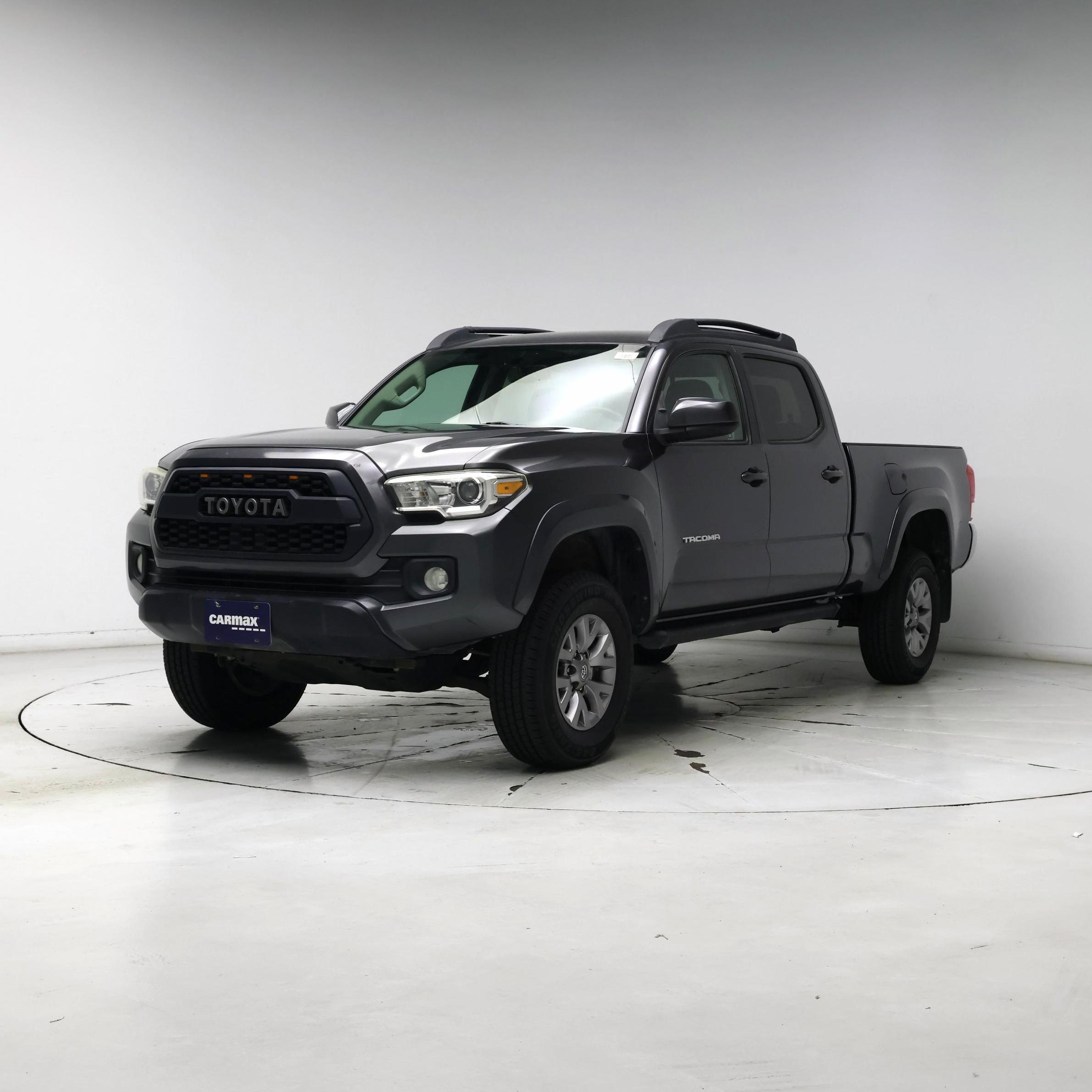 Thumbnail: 2016 Toyota Tacoma - 4