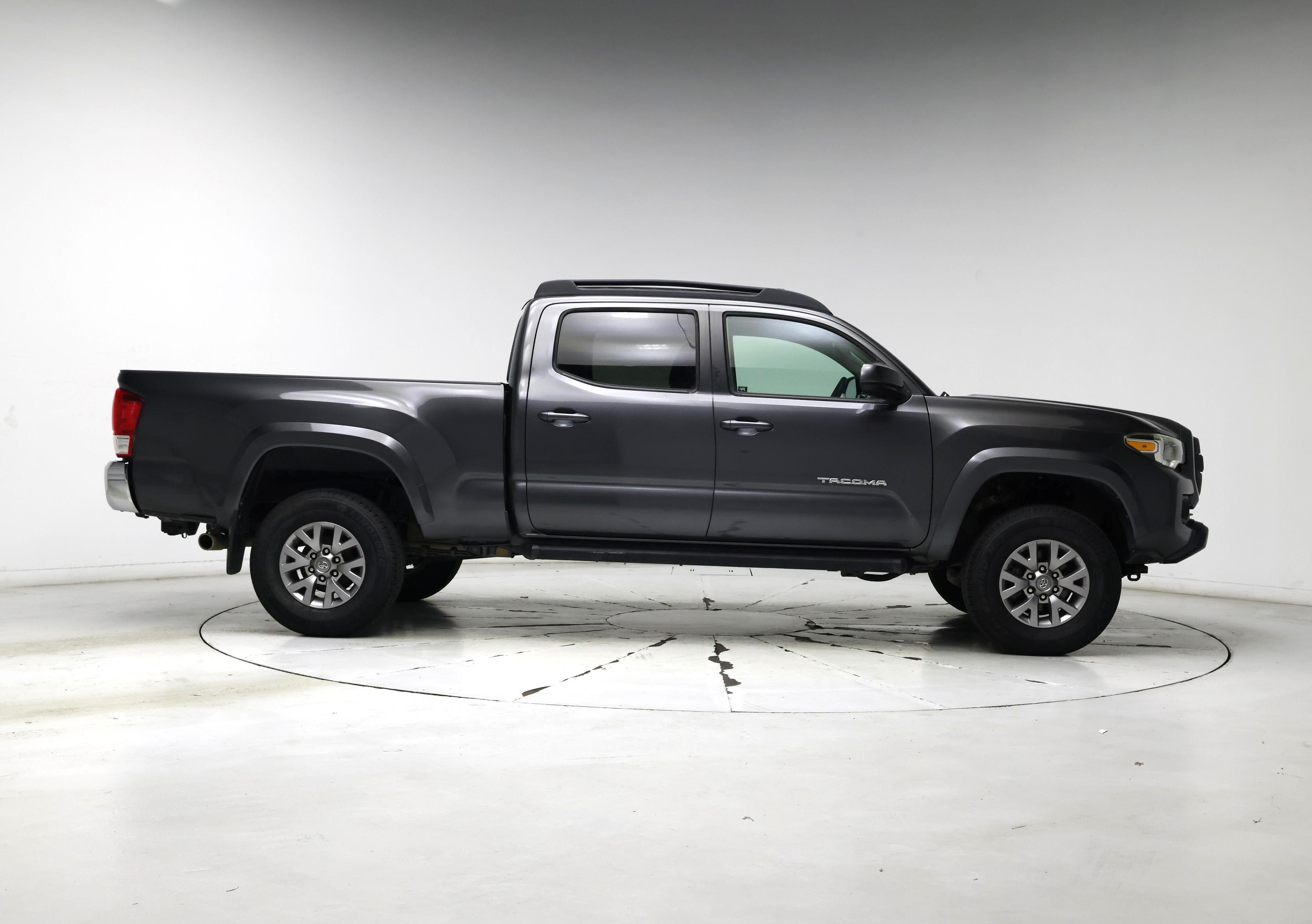 Thumbnail: 2016 Toyota Tacoma - 7