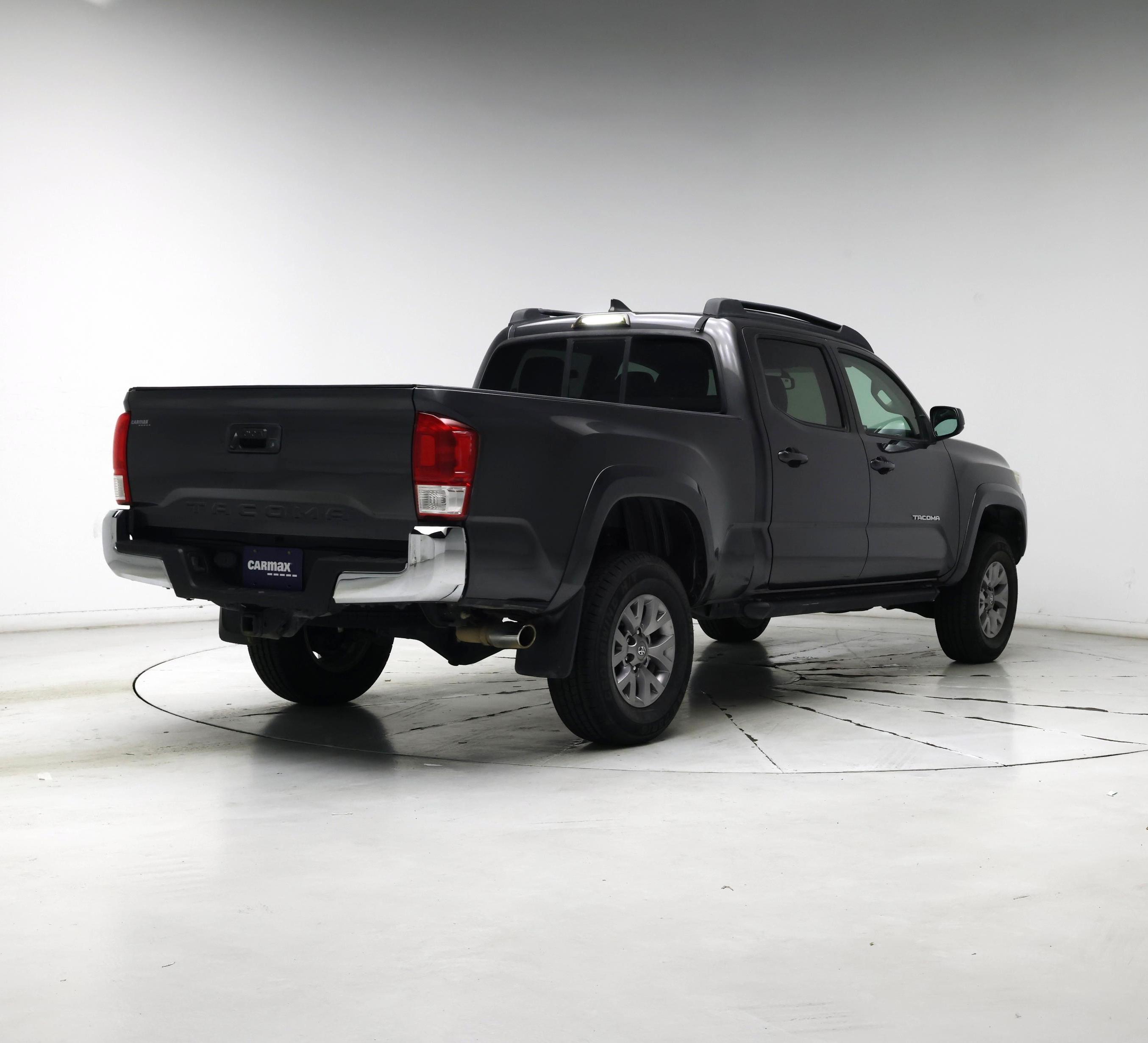 Thumbnail: 2016 Toyota Tacoma - 8