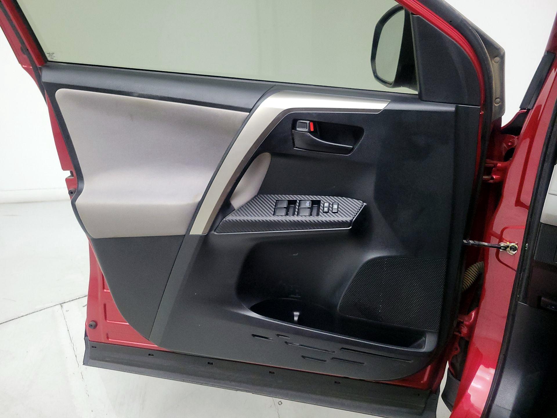 Thumbnail: 2015 Toyota RAV4 - 12