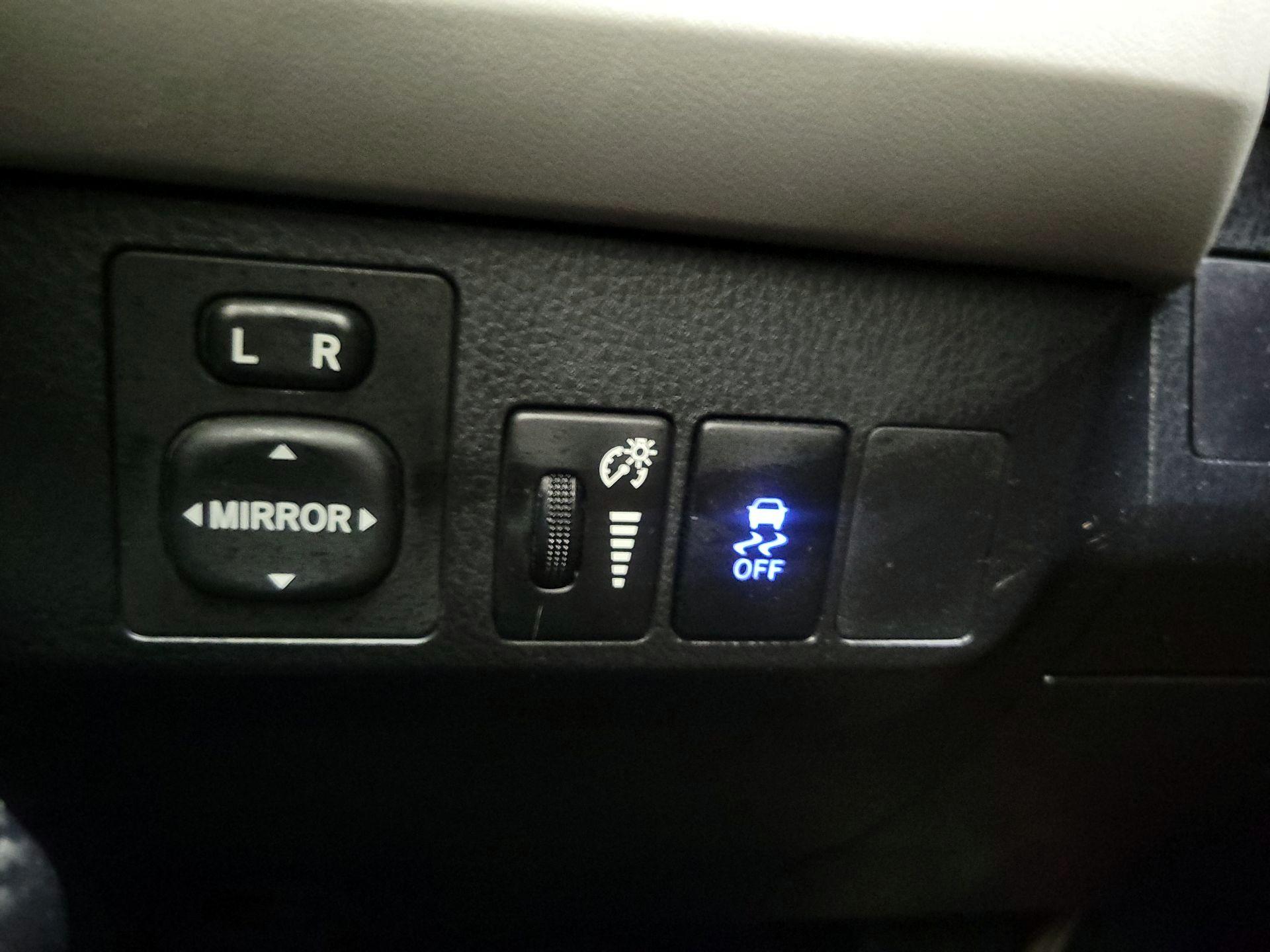 Thumbnail: 2015 Toyota RAV4 - 13