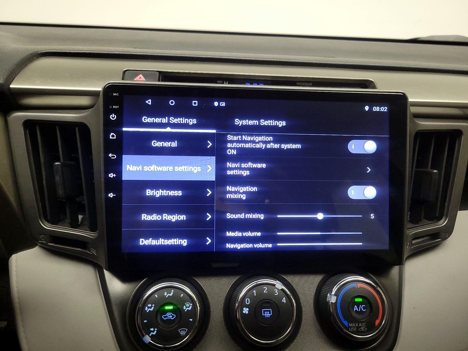 Thumbnail: 2015 Toyota RAV4 - 14