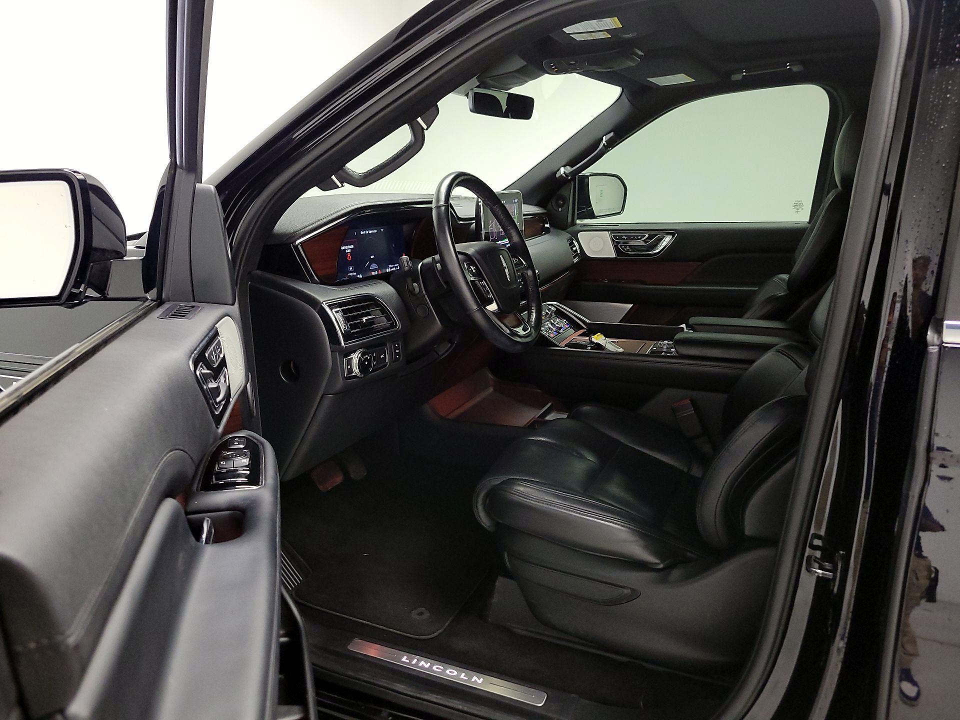 Thumbnail: 2021 Lincoln Navigator - 11
